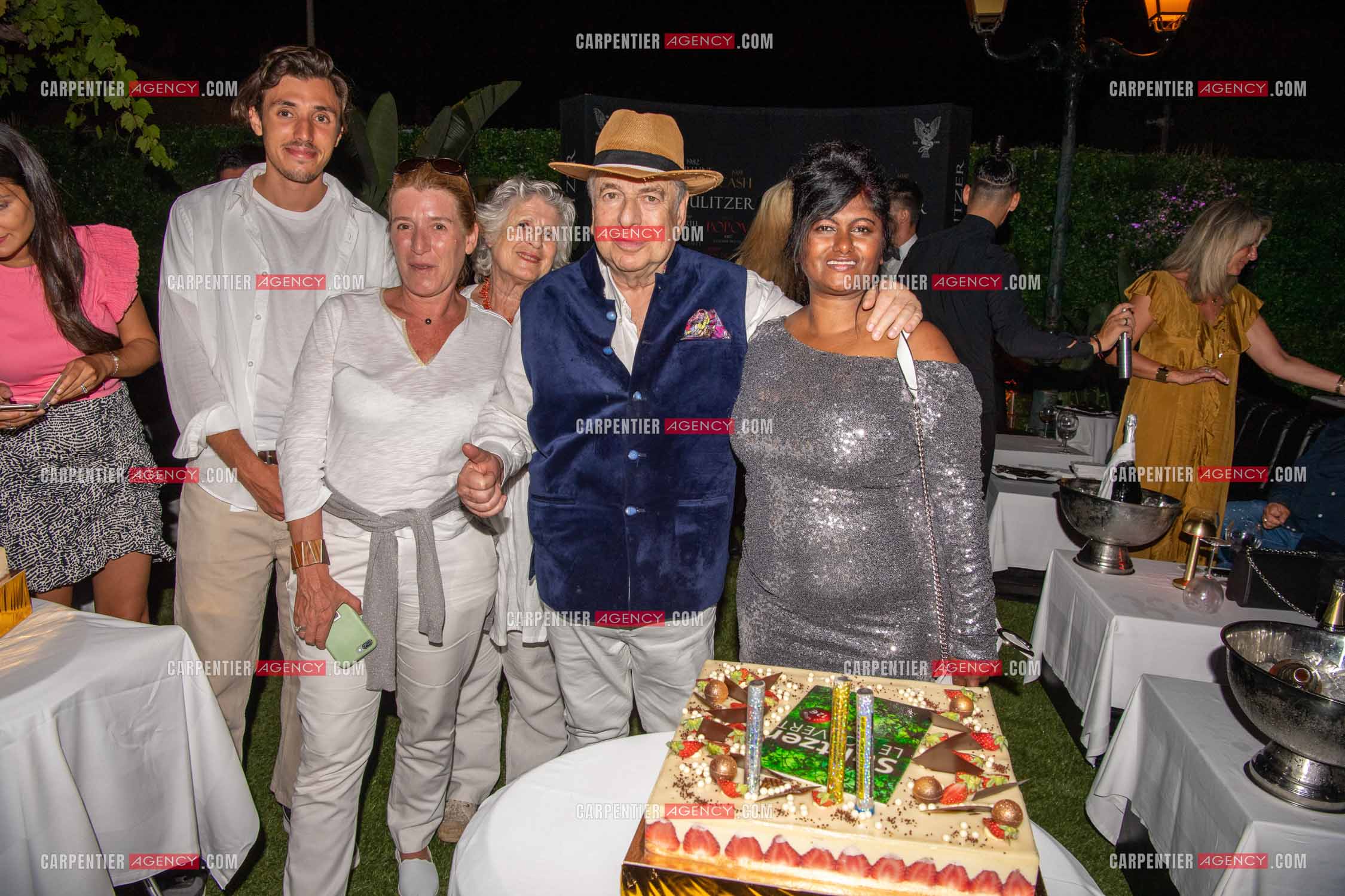 Paul-Loup Sulitzer fête ses 74 ans au VIP de St Tropez entouré de tous ses proches. Ici, la famille Sulitzer . ( Exclusif )