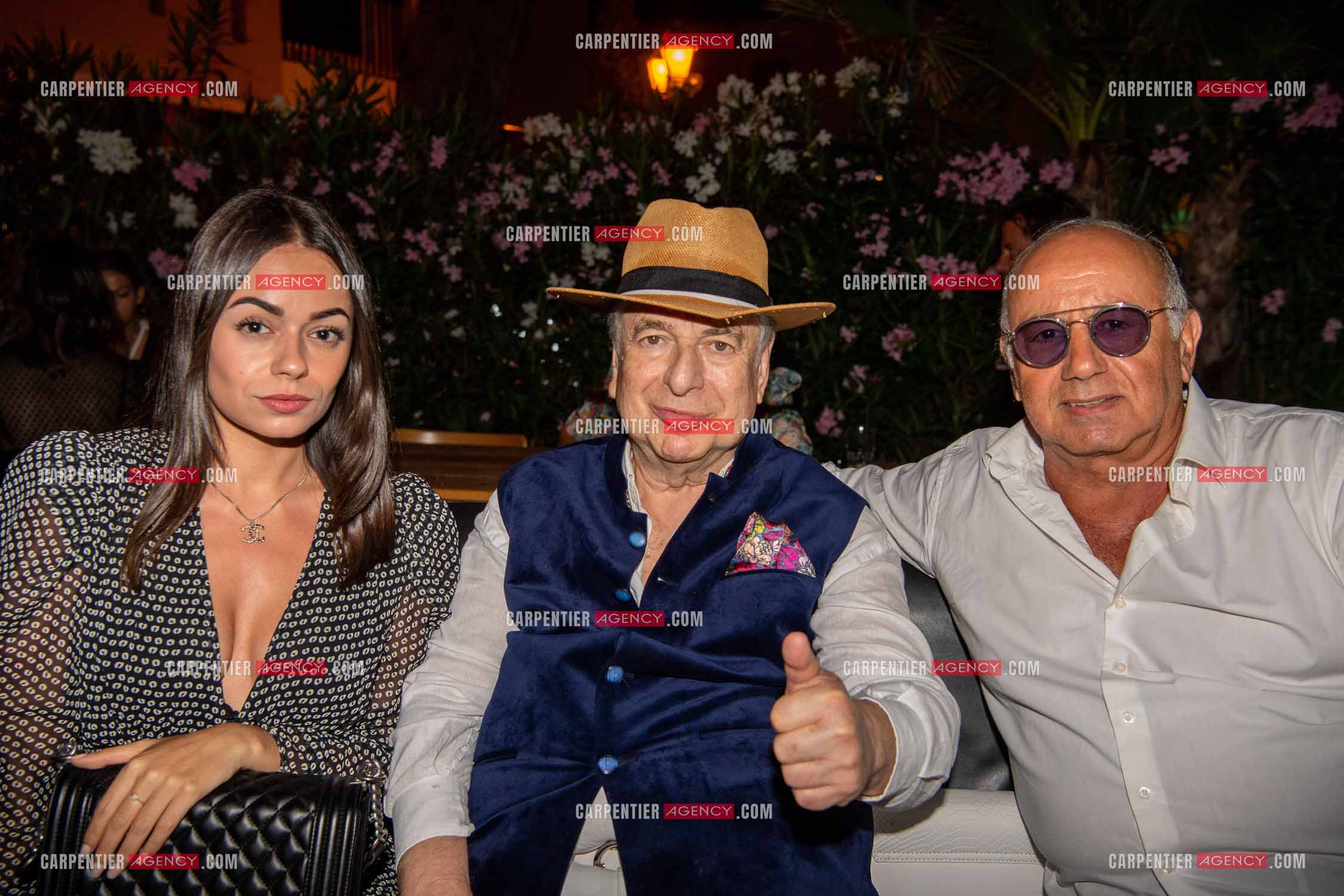 Paul-Loup Sulitzer fête ses 74 ans au VIP de St Tropez entouré de tous ses proches. Ici, avec le producteur Alain Williams et sa fille. ( Exclusif )