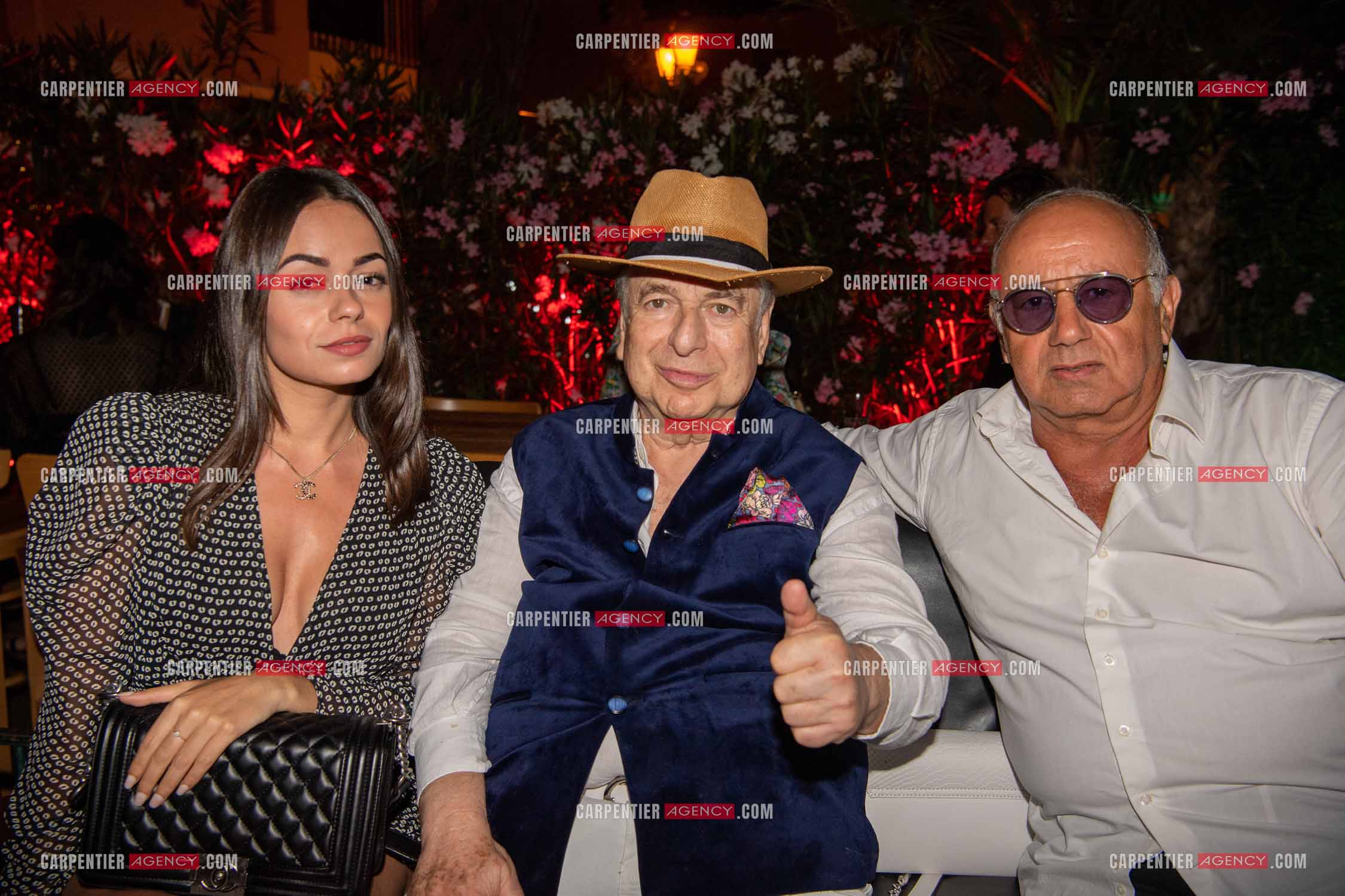 Paul-Loup Sulitzer fête ses 74 ans au VIP de St Tropez entouré de tous ses proches. Ici, avec le producteur Alain Williams et sa fille. ( Exclusif )