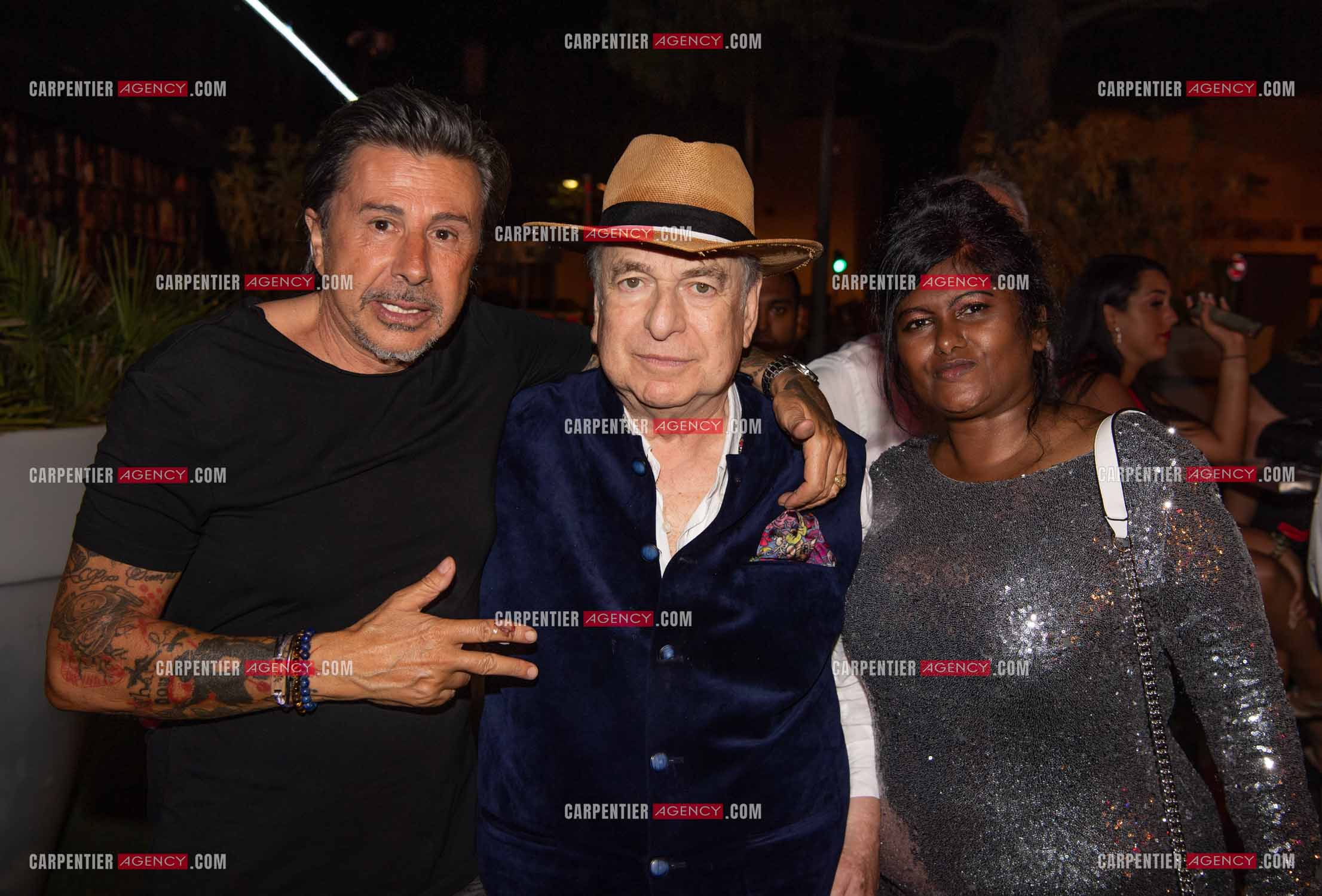 Paul-Loup Sulitzer fête ses 74 ans avec sa compagne  Supriya Answya Devi Rathoar au VIP de St Tropez entouré de tous ses proches. Ici avec Vincent le patron du TZAR de St Tropez. ( Exclusif )