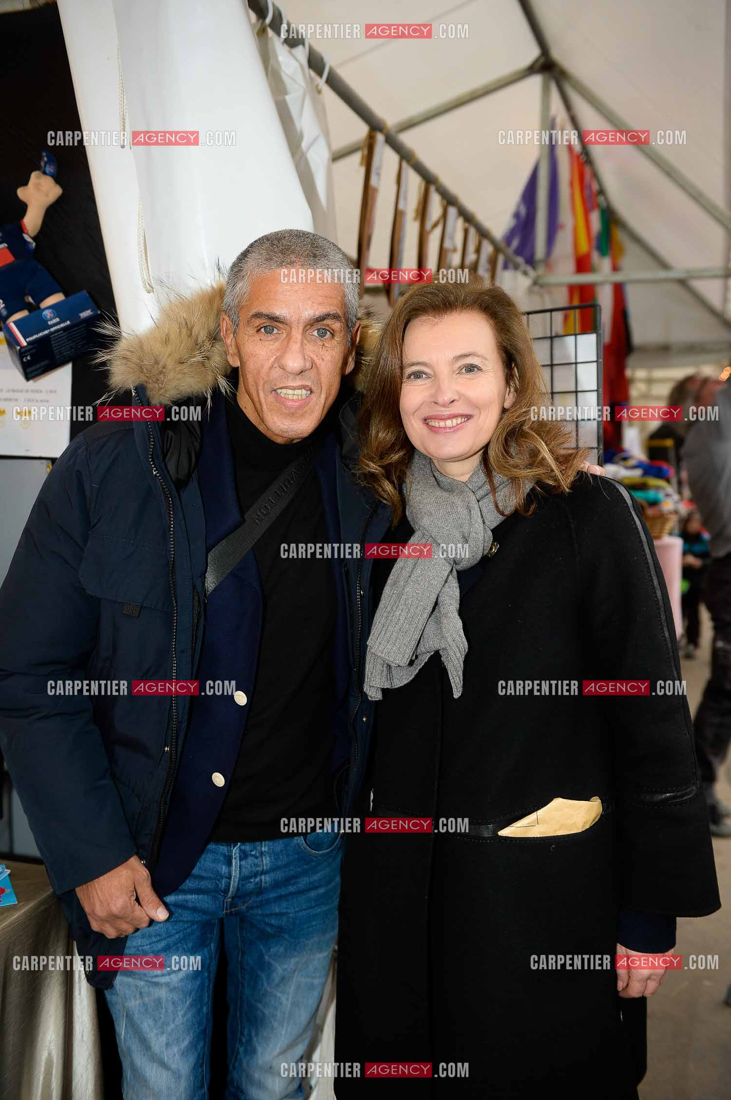 Secours Populaire au marche de Noel sur les Champs Elysees le dimanche 21 Decembre 2014. Sur la photo Valérie Trierweiler et Samy Naceri.