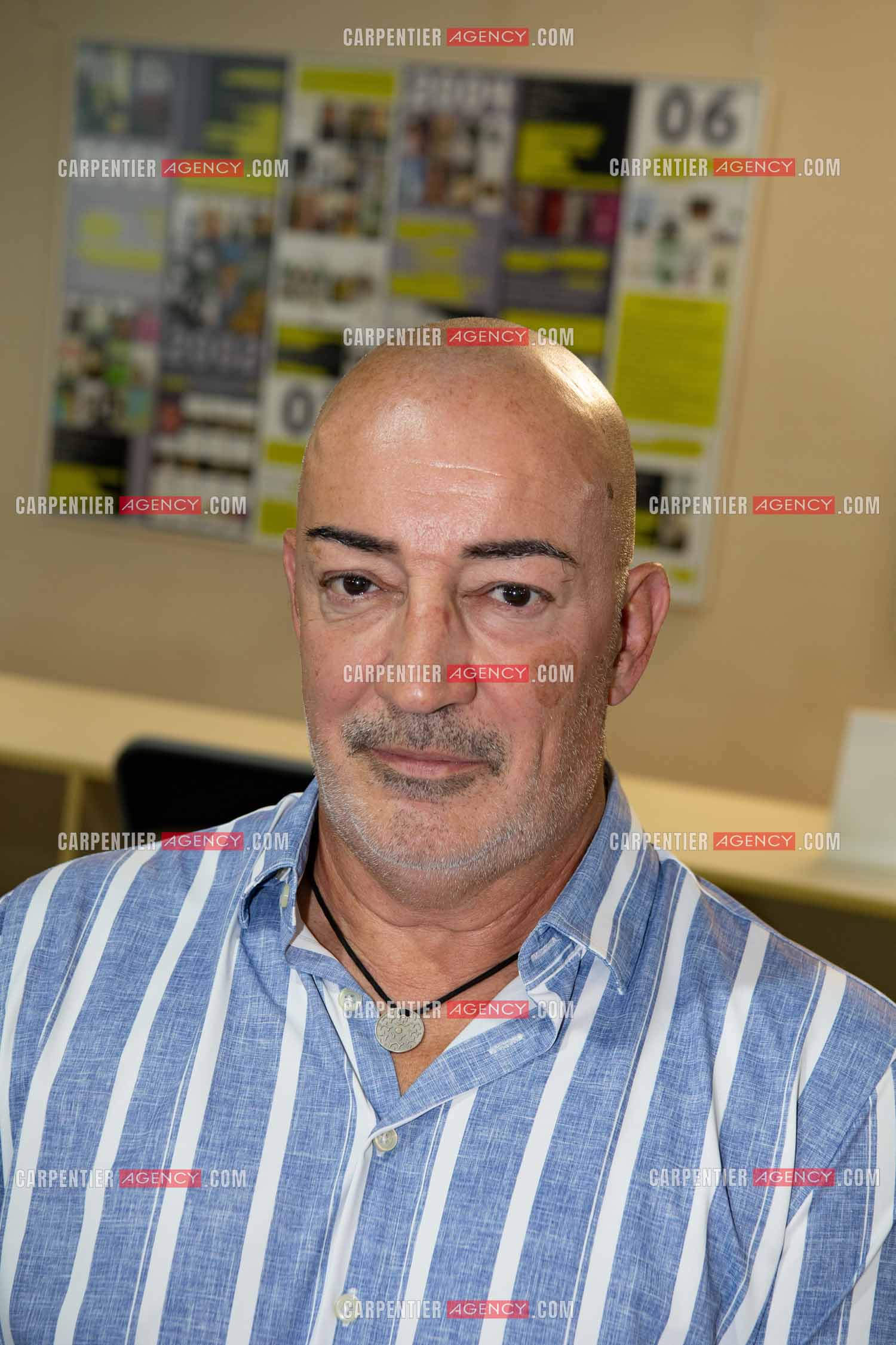 La fête du livre du Var les 17, 18 et 19 Novembre 2023 à Toulon. L'auteur Patrick Roussel présente son livre “ TOUT LE MONDE L'APPELAIT JOHNNY “ aux éditions Louis de Mareuil. Le chauffeur et garde du corps de Johnny y raconte 16 années aux côtés du rocker.          ( Exclusif )