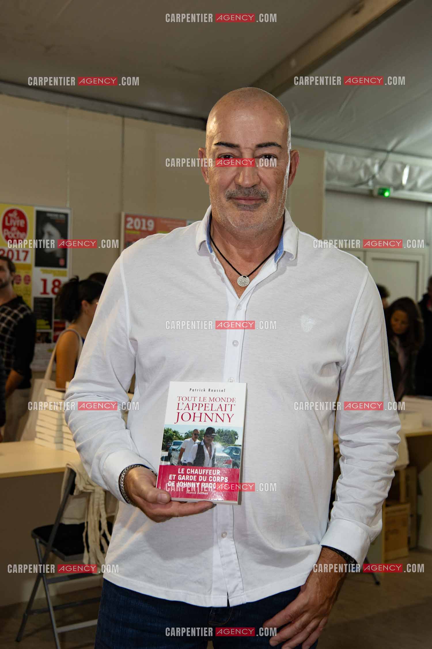 La fête du livre du Var les 17, 18 et 19 Novembre 2023 à Toulon. L'auteur Patrick Roussel présente son livre “ TOUT LE MONDE L'APPELAIT JOHNNY “ aux éditions Louis de Mareuil. Le chauffeur et garde du corps de Johnny Hallyday y raconte 16 années passées aux côtés du rocker.          ( Exclusif )