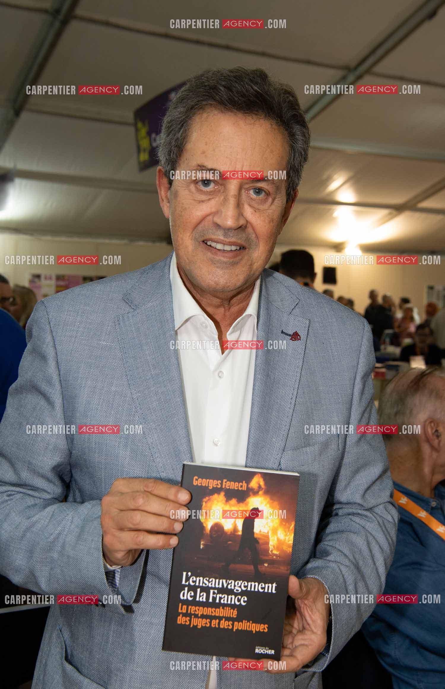 La fête du livre du Var les 17, 18 et 19 Novembre 2023 à Toulon. L'auteur Georges Fenech présente son livre “ L'ENSAUVAGEMENT DE LA FRANCE “ aux éditions du Rocher.      ( Exclusif )