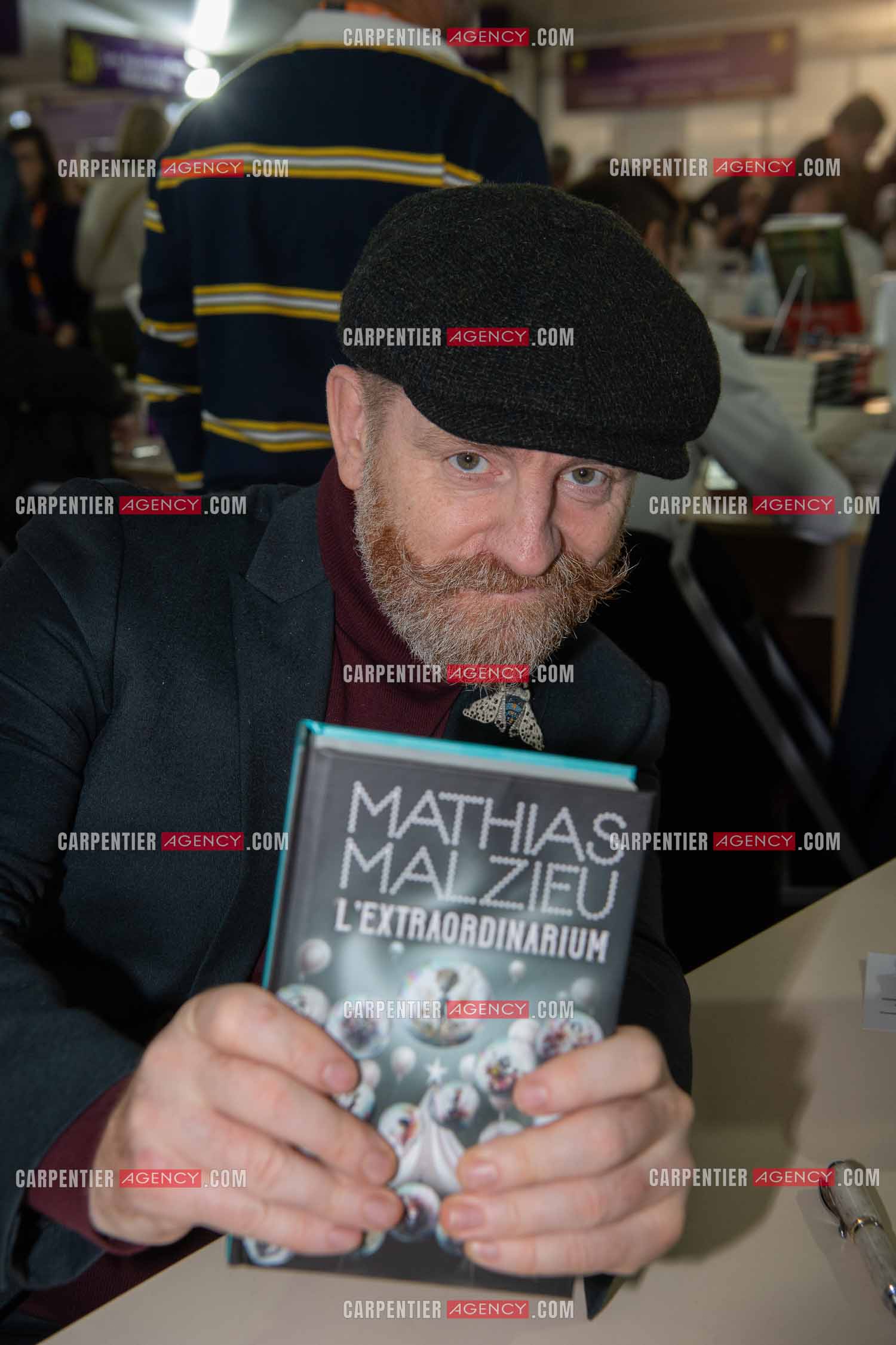 La fête du livre du Var les 17, 18 et 19 Novembre 2023 à Toulon. L'auteur Mathias Malzieu présente son livre “ L'EXTRAORDINARIUM “ aux éditions Le Livre de Poche.      ( Exclusif )