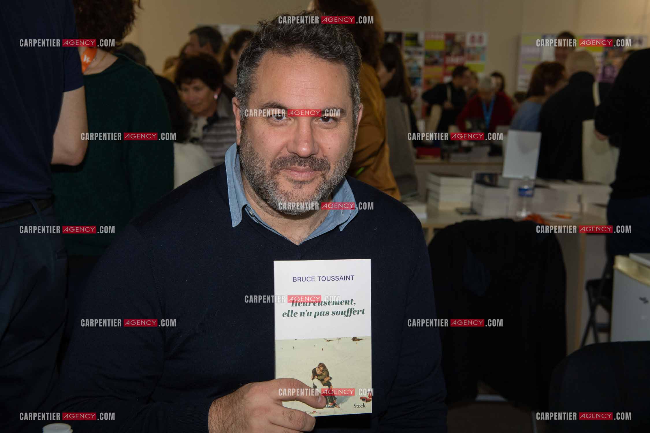 La fête du livre du Var les 17, 18 et 19 Novembre 2023 à Toulon. L'auteur Bruce Toussaint présente son livre “ HEUREUSEMENT, ELLE N'A PAS SOUFFERT “ aux éditions Stock.          ( Exclusif )