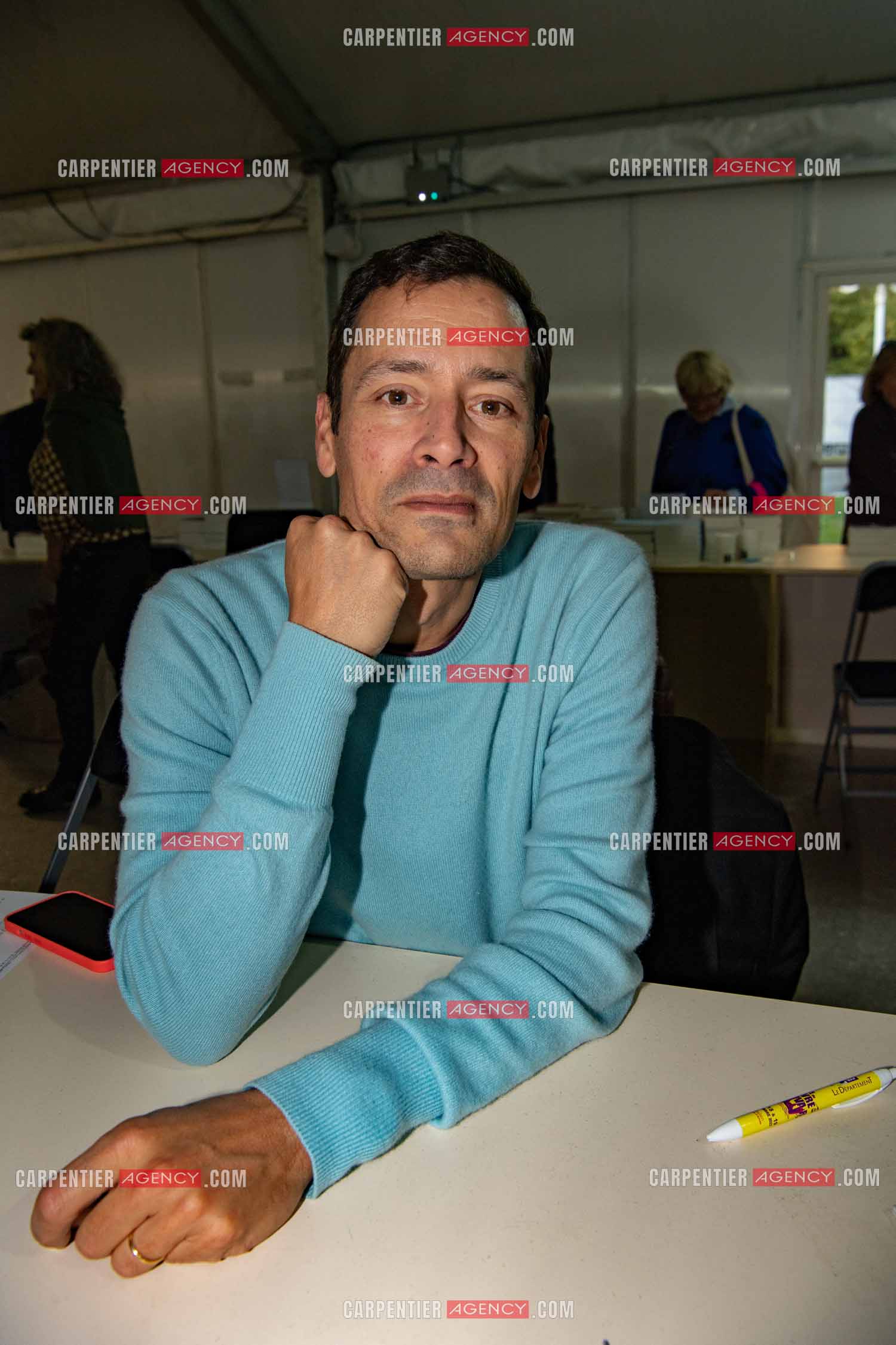 La fête du livre du Var les 17, 18 et 19 Novembre 2023 à Toulon. L'auteur Jean-Baptiste Andréa Prix Goncourt 2023 présente son livre “ VEILLER SUR ELLE “ aux éditions Stock.          ( Exclusif )