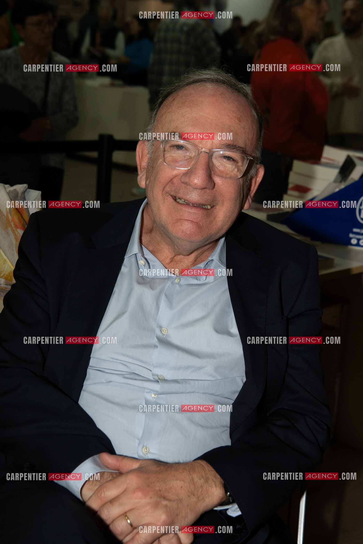 La fête du livre du Var les 17, 18 et 19 Novembre 2023 à Toulon. L'auteur Pierre Gattaz présente son livre “ ENTHOUSIASMEZ-VOUS “ aux éditions Du Rocher.      ( Exclusif )