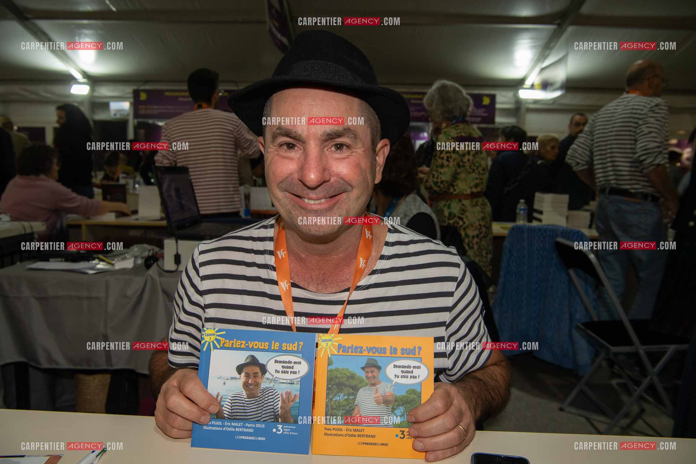 La fête du livre du Var les 17, 18 et 19 Novembre 2023 à Toulon. L'auteur Yves Pujol présente ses deux  livres “ PARLEZ-VOUS LE SUD ? Saison 1 et Saison 2 “ aux éditions Les Presses du Midi.      ( Exclusif )