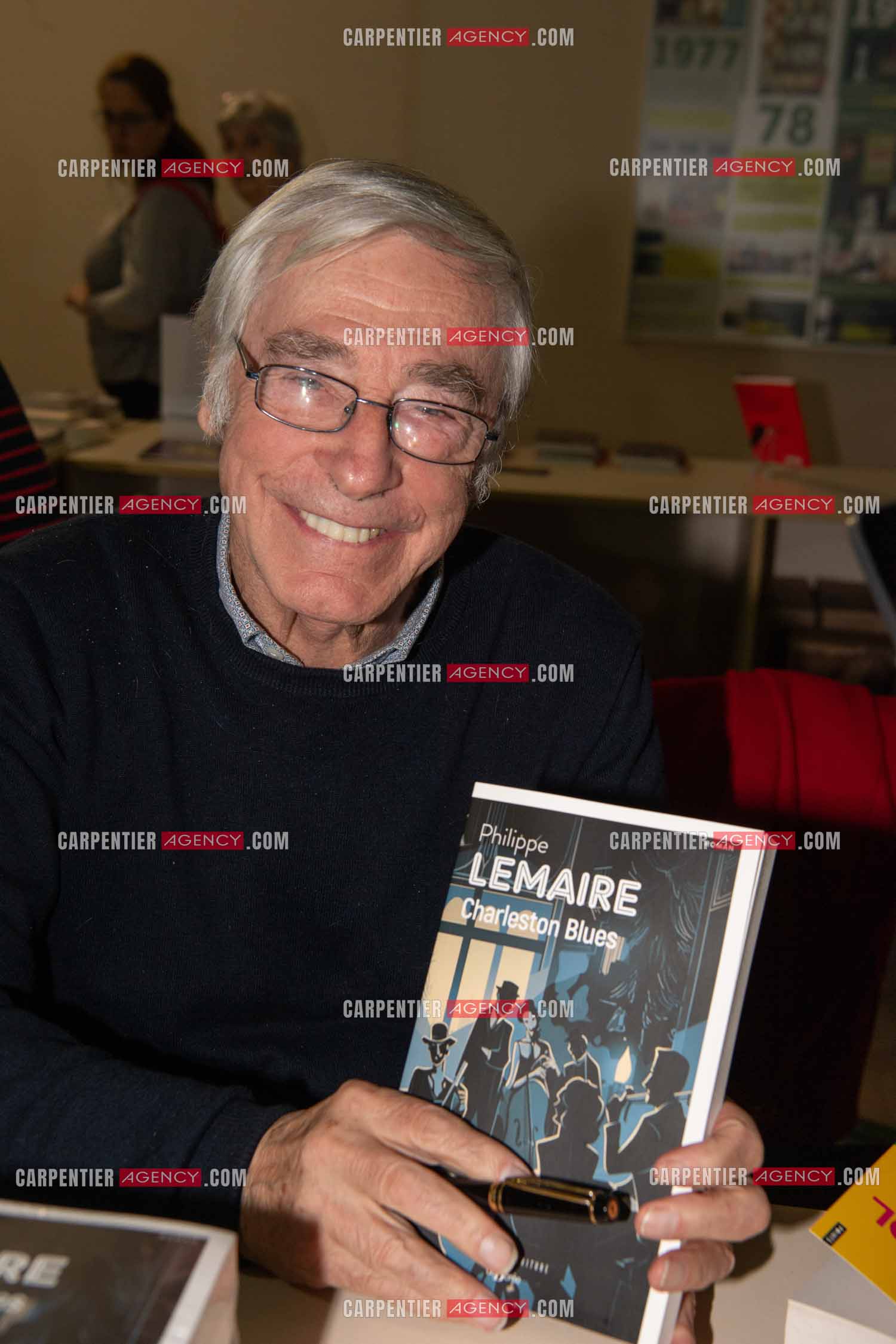 La fête du livre du Var les 17, 18 et 19 Novembre 2023 à Toulon. L'auteur Philippe Lemaire présente son roman “ CHARLESTON BLUES “ aux éditions Terres d'Écriture de Borée.      ( Exclusif )
