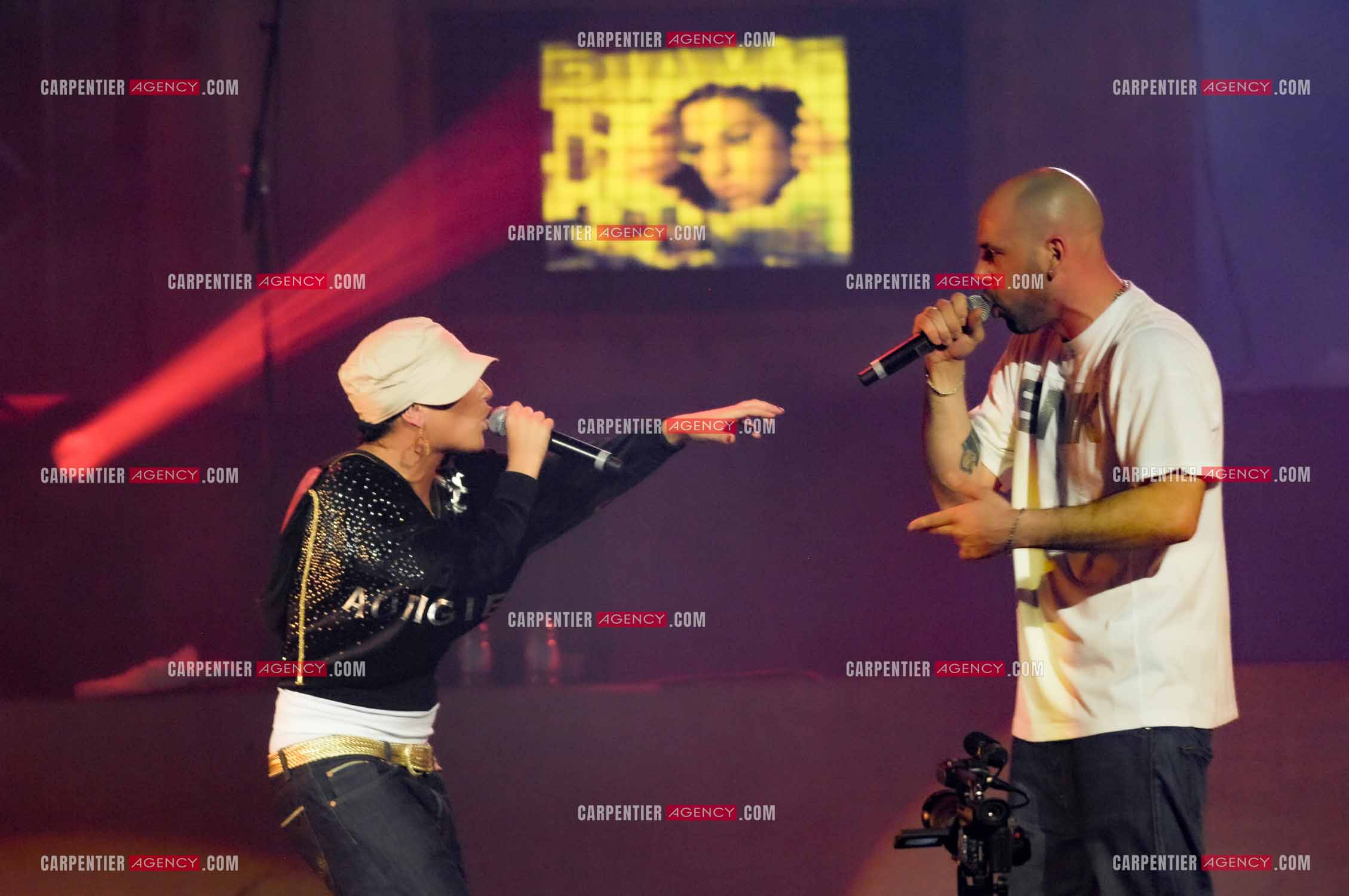 Le rappeur Sinik en concert au Zénith de Paris. Le rappeur Sinik et la rappeuse Diam's pour un duo. ( Exclusif )