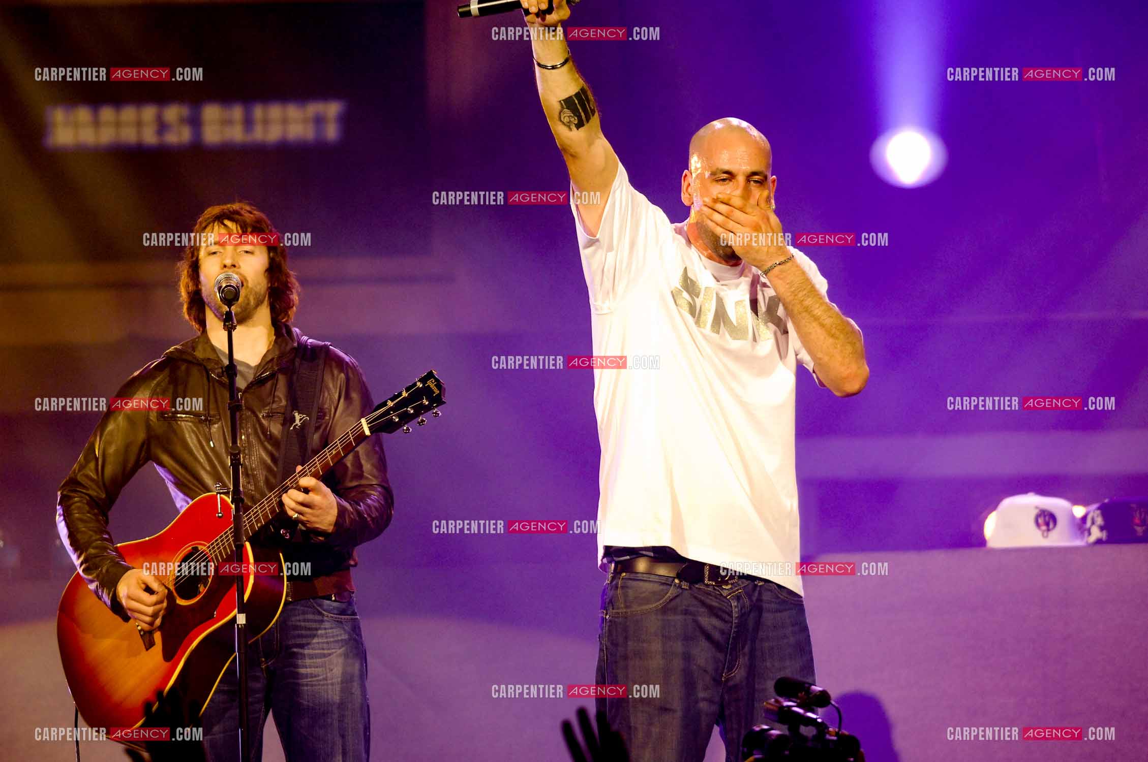 Le rappeur Sinik en concert au Zénith de Paris. Le rappeur Sinik et le chanteur anglais James Blunt  pour un duo.  ( Exclusif )