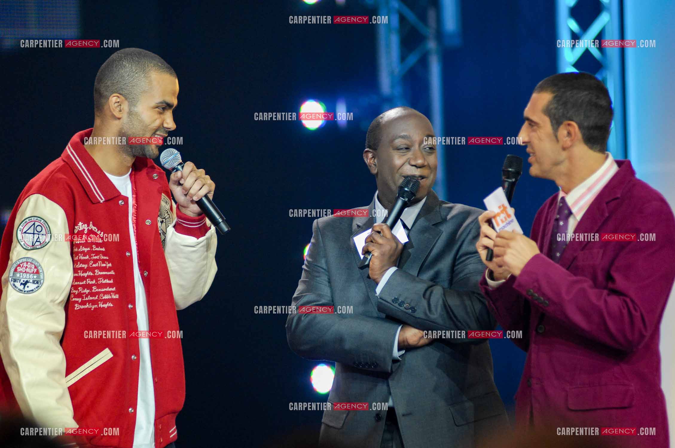 Le basketteur Tony Parker en tant que chanteur sur le plateau télé HIT MACHINE présenté par Charly et Lulu. ( Exclusif )