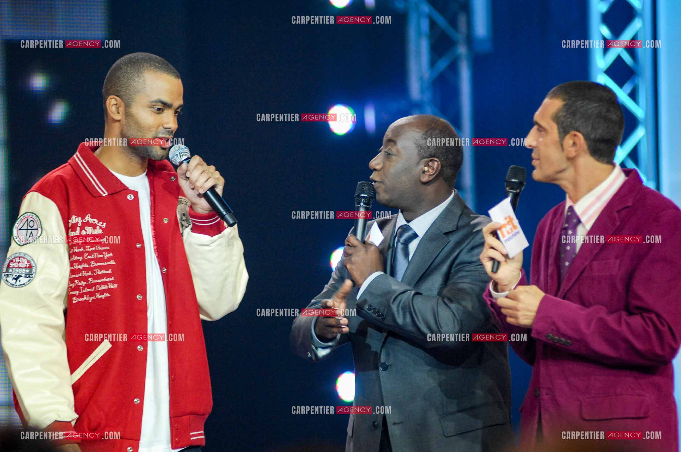 Le basketteur Tony Parker en tant que chanteur sur le plateau télé HIT MACHINE présenté par Charly et Lulu. ( Exclusif )