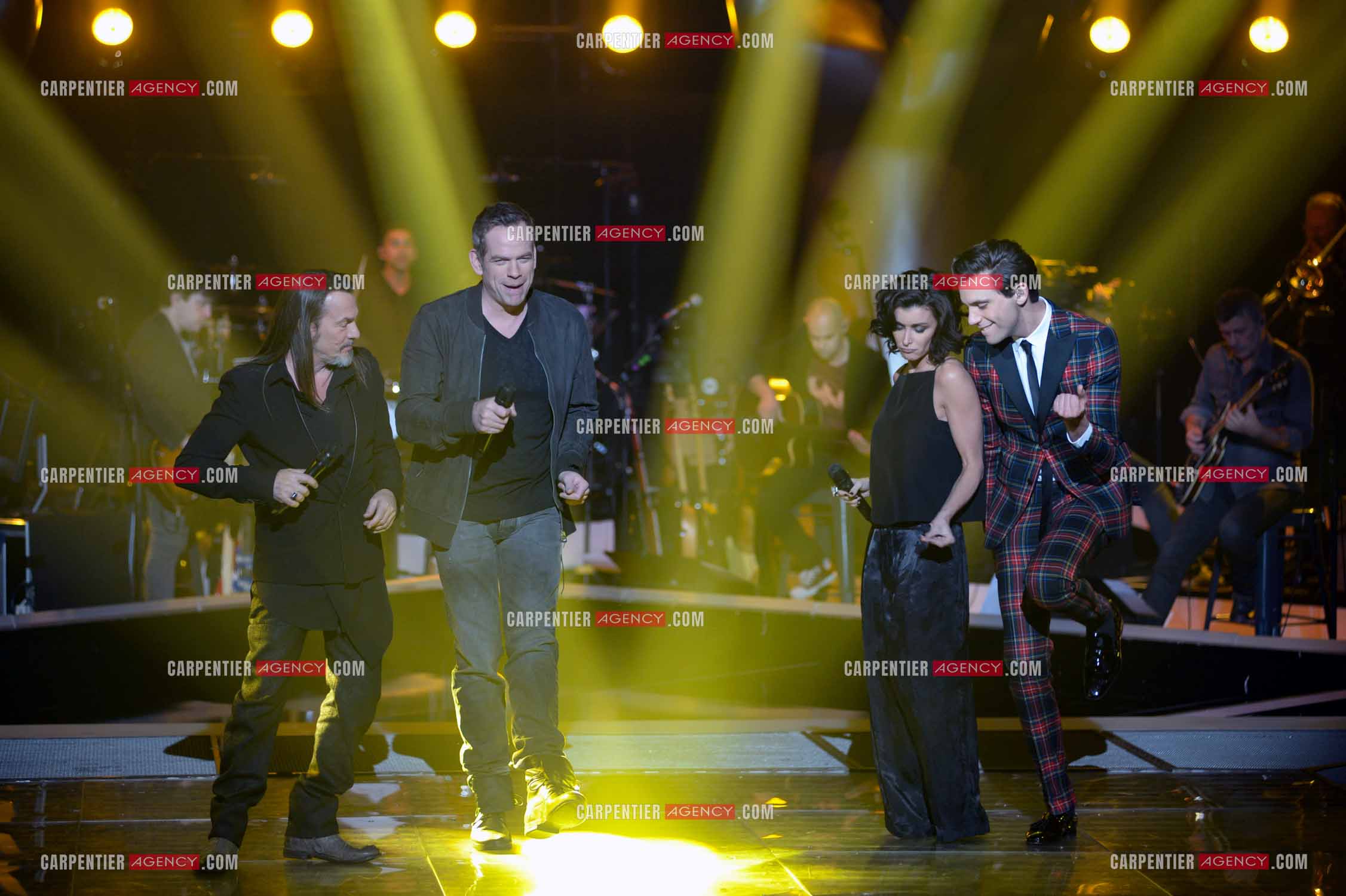 Les quatre coachs Florent Pagny, Garou, Jenifer et Mika sur le plateau de l'émission THE VOICE. ( Exclusif )