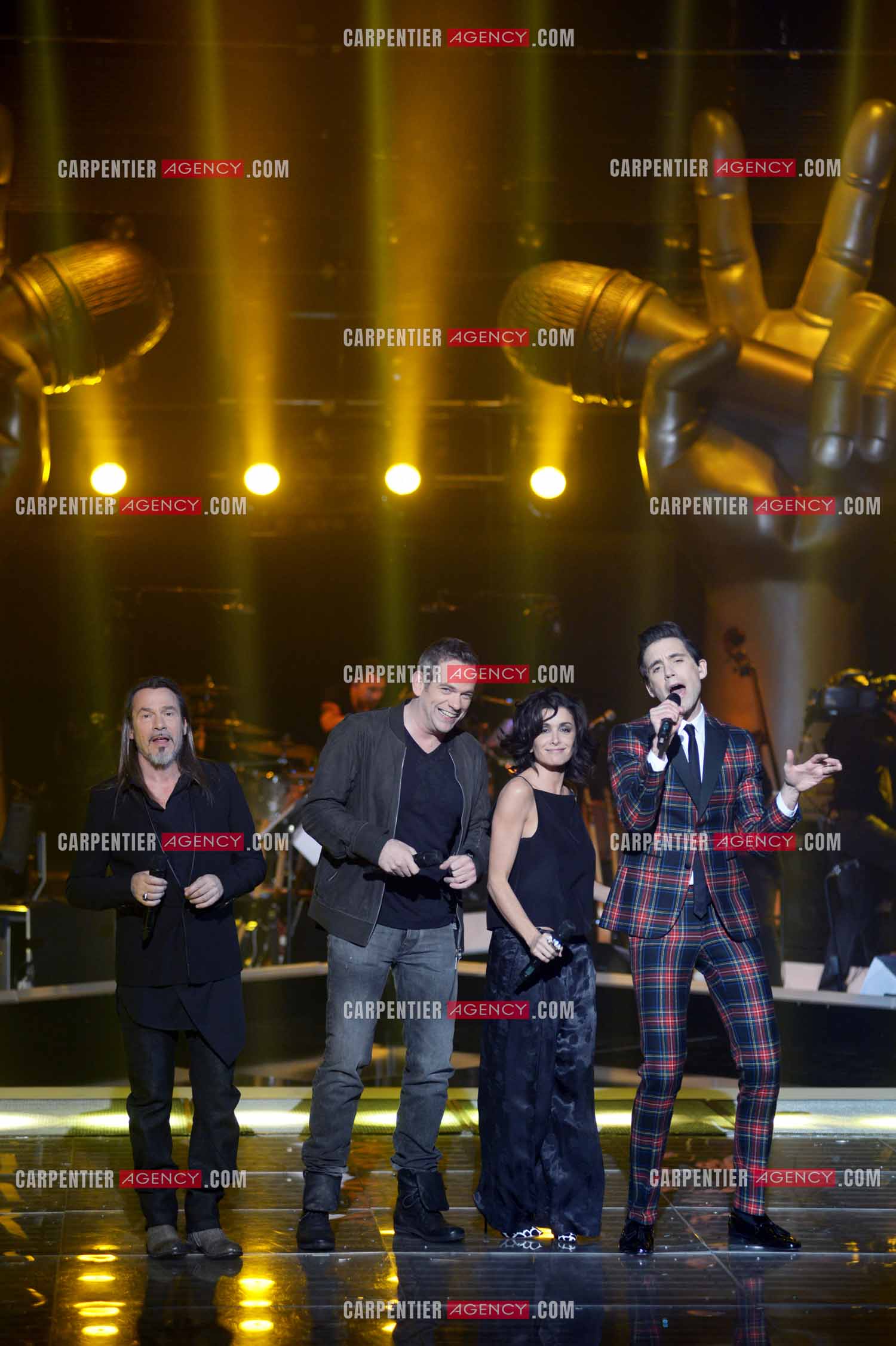 Les quatre coachs Florent Pagny, Garou, Jenifer et Mika sur le plateau de l'émission THE VOICE. ( Exclusif )