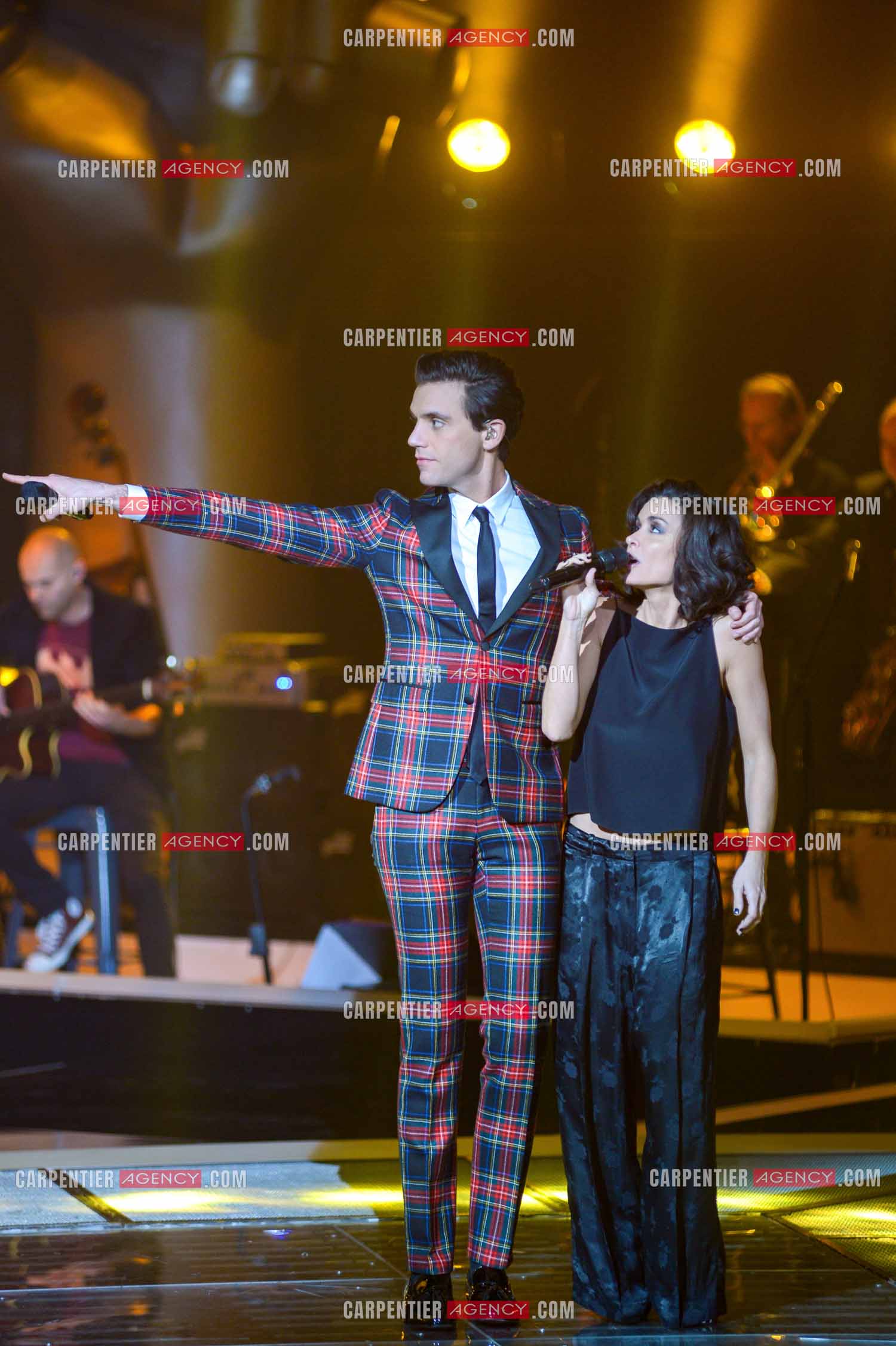 Saison 3 de l'émission The Voice. Les 2 coachs Mika et Jenifer.           ( Exclusif )