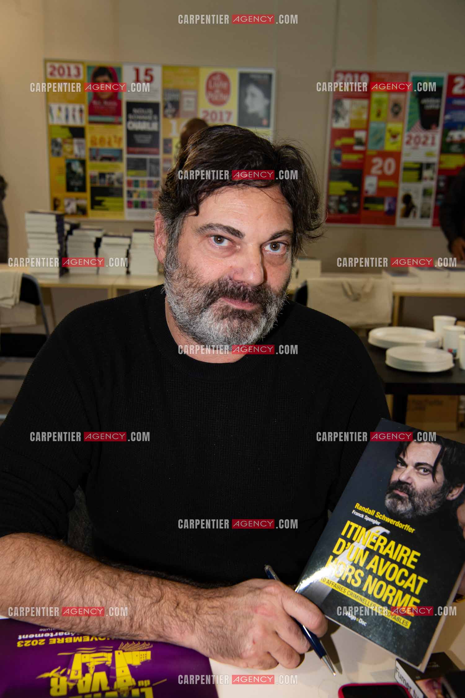 La fête du livre du Var les 17, 18 et 19 Novembre 2023 à Toulon.L'auteur Maître Randall Schwerdorffer présente son livre “ ITINÉRAIRE D'UN AVOCAT HORS NORME “ aux éditions Hugo Publishing.        ( Exclusif )