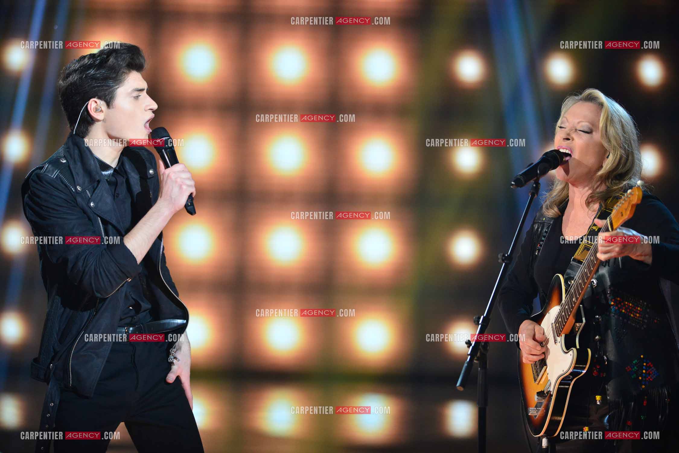 Saison 4 de l'émission The Voice en 2015. Duo entre le finaliste David Thibault et Véronique Sanson.         ( Exclusif )