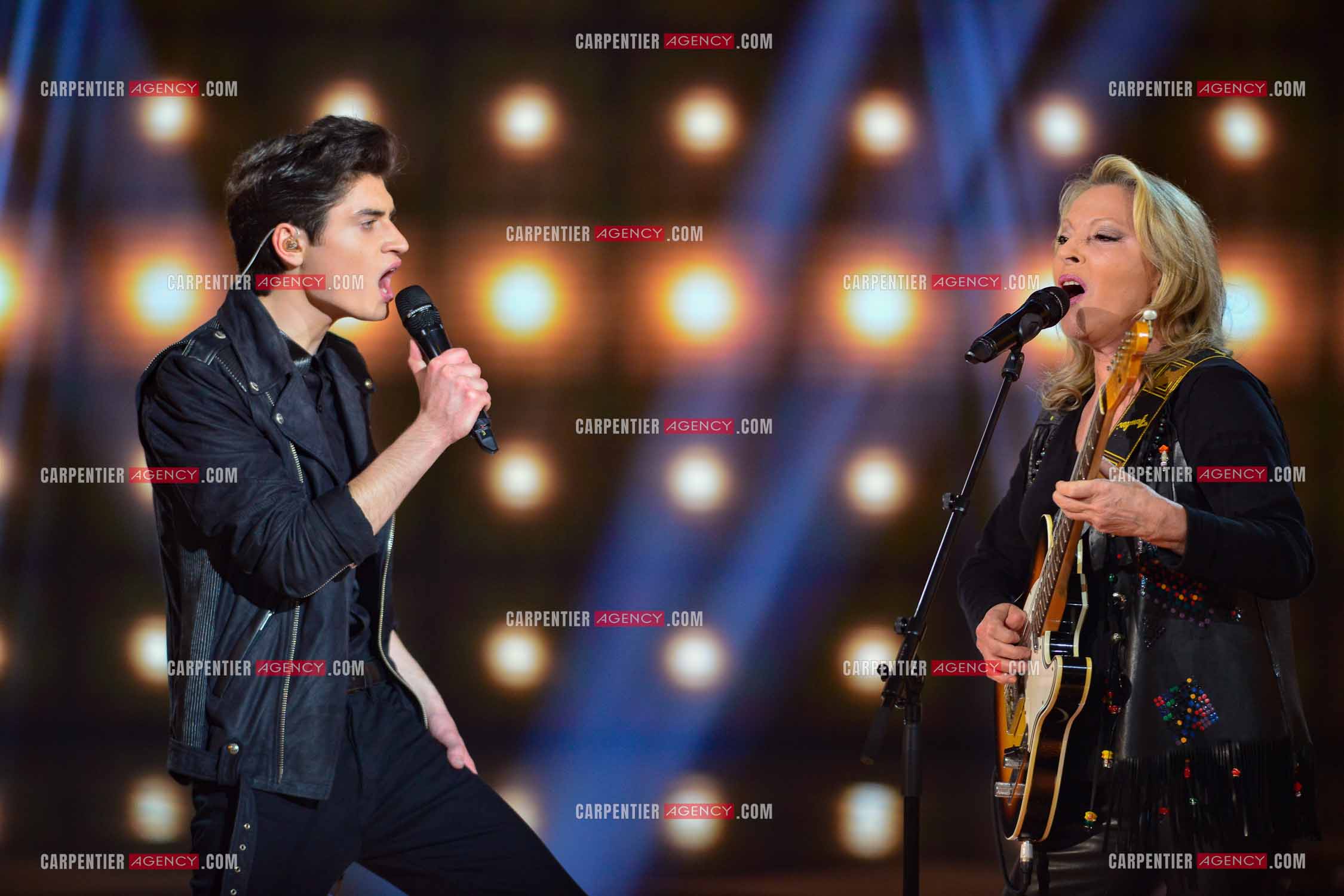 Saison 4 de l'émission The Voice en 2015. Duo entre le finaliste David Thibault et Véronique Sanson.         ( Exclusif )