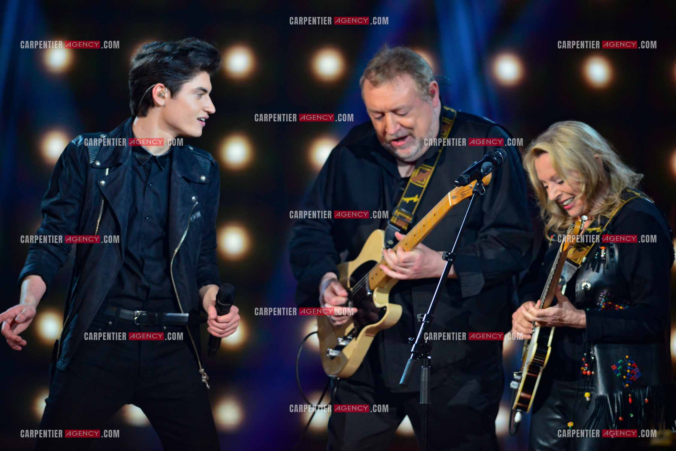 Saison 4 de l'émission The Voice en 2015. Duo entre le finaliste David Thibault et Véronique Sanson et accompagnés par le guitariste Basile Leroux.         ( Exclusif )