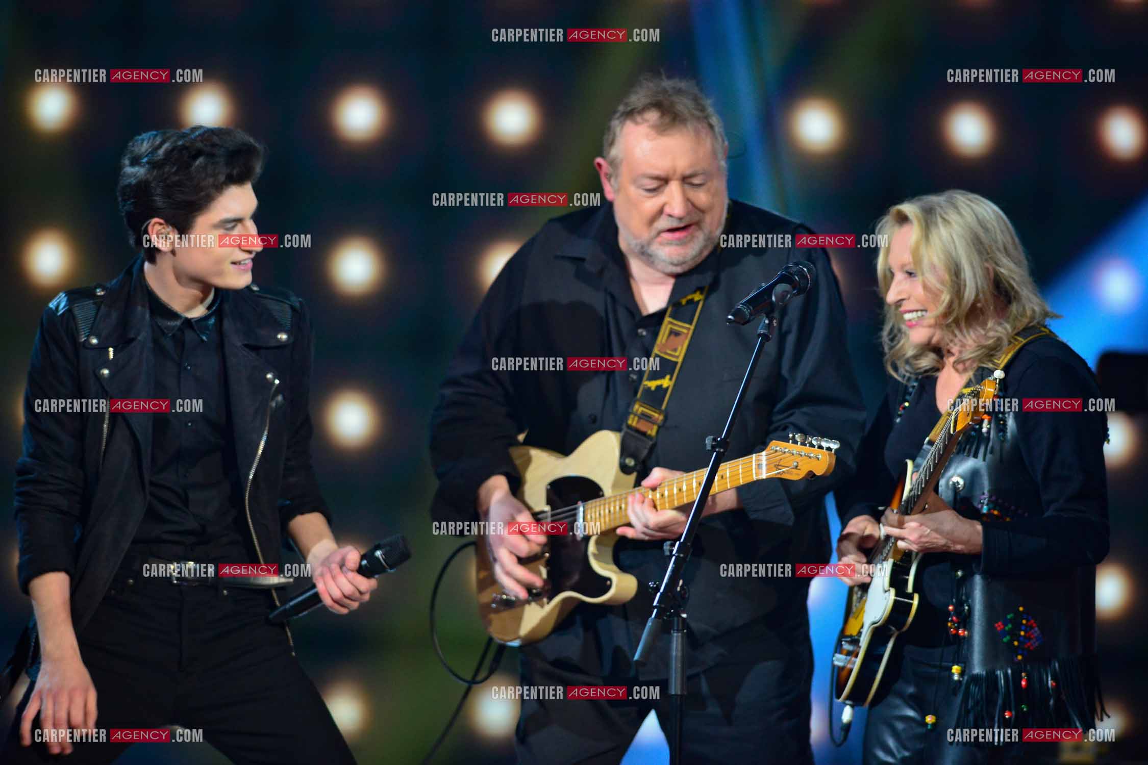 Saison 4 de l'émission The Voice en 2015. Duo entre le finaliste David Thibault et Véronique Sanson et accompagnés par le guitariste Basile Leroux.         ( Exclusif )