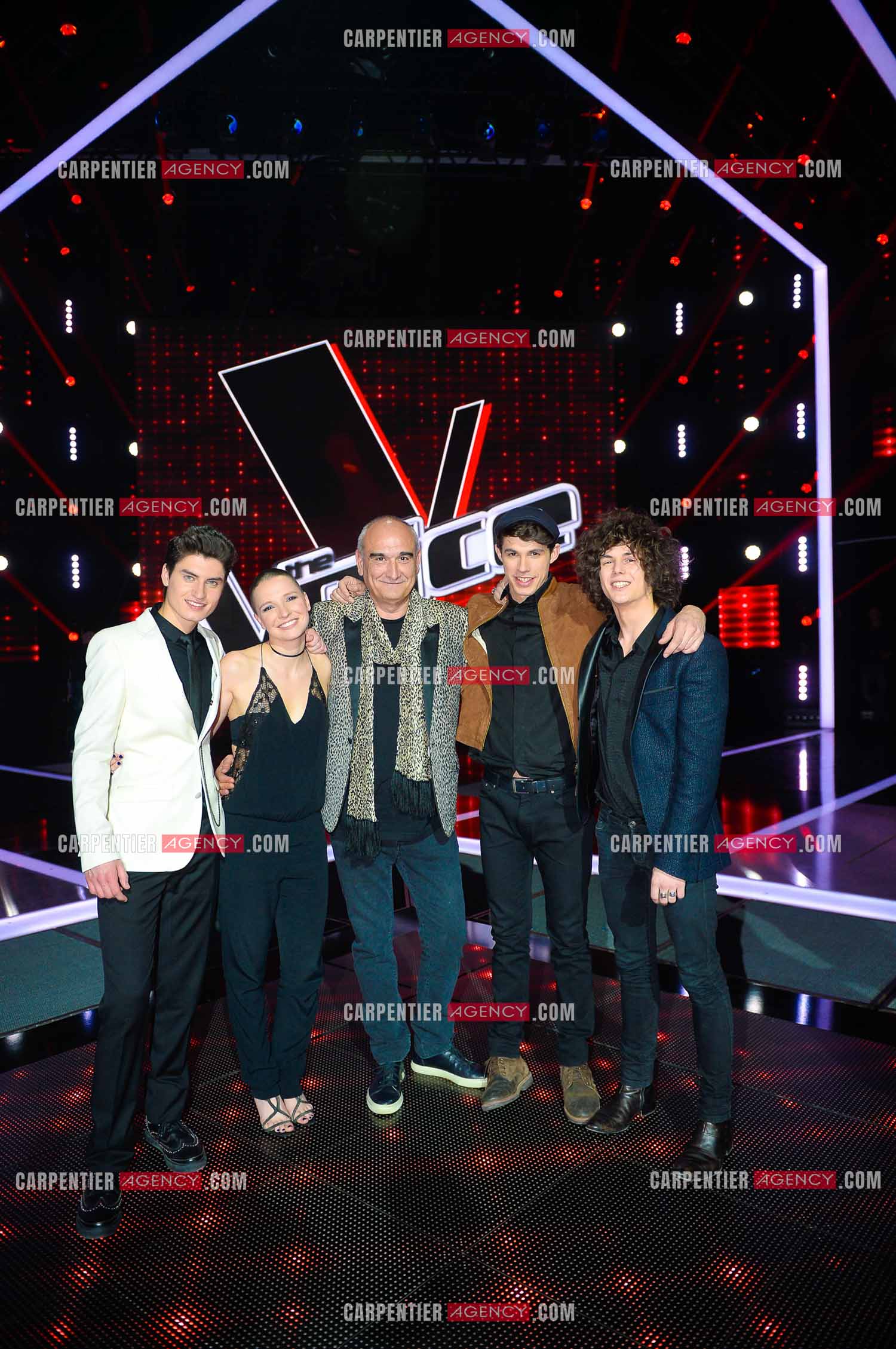 Saison 4 de l'émission The Voice en 2015. Pascal Nègre dirigeant de la maison de disques UNIVERSAL entouré des quatres finalistes de cette saison, David Thibault, Anne Sila, Lilian Renaud et Côme.         ( Exclusif )