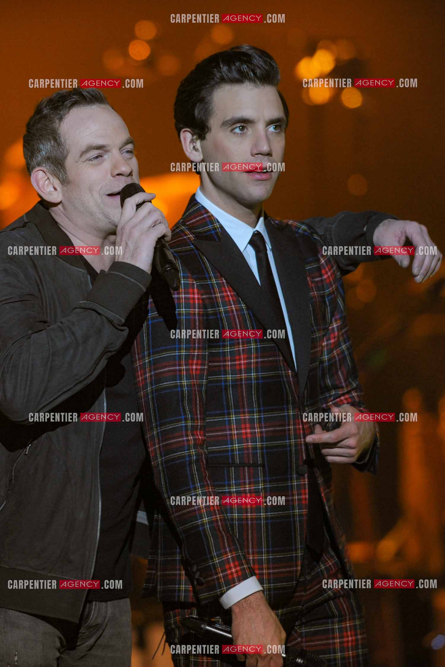 Saison 3 de l'émission The Voice. Les 2 coachs Garou et Mika.           ( Exclusif )