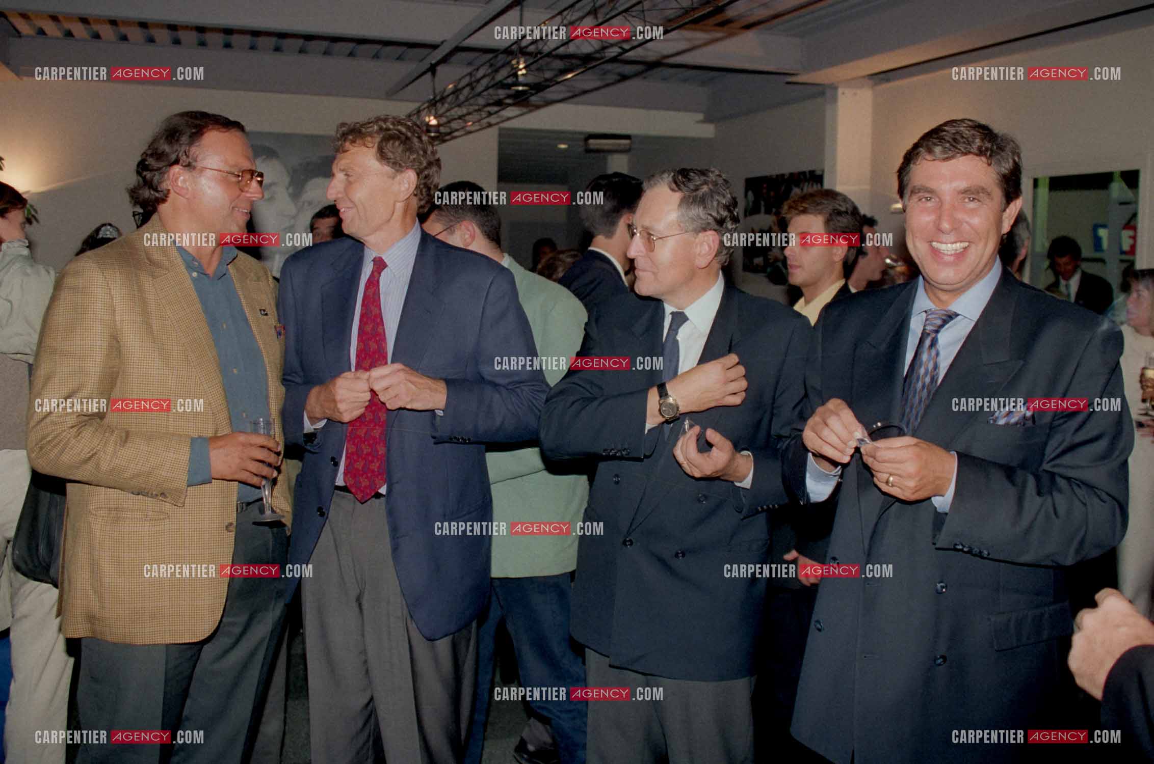 Émission “ Sacrée Soirée “, discussion de production dans les loges entre Gérard Louvin, Étienne Mougeotte, Patrick Le Lay, et Jean-Pierre Foucault. ( Exclusif )