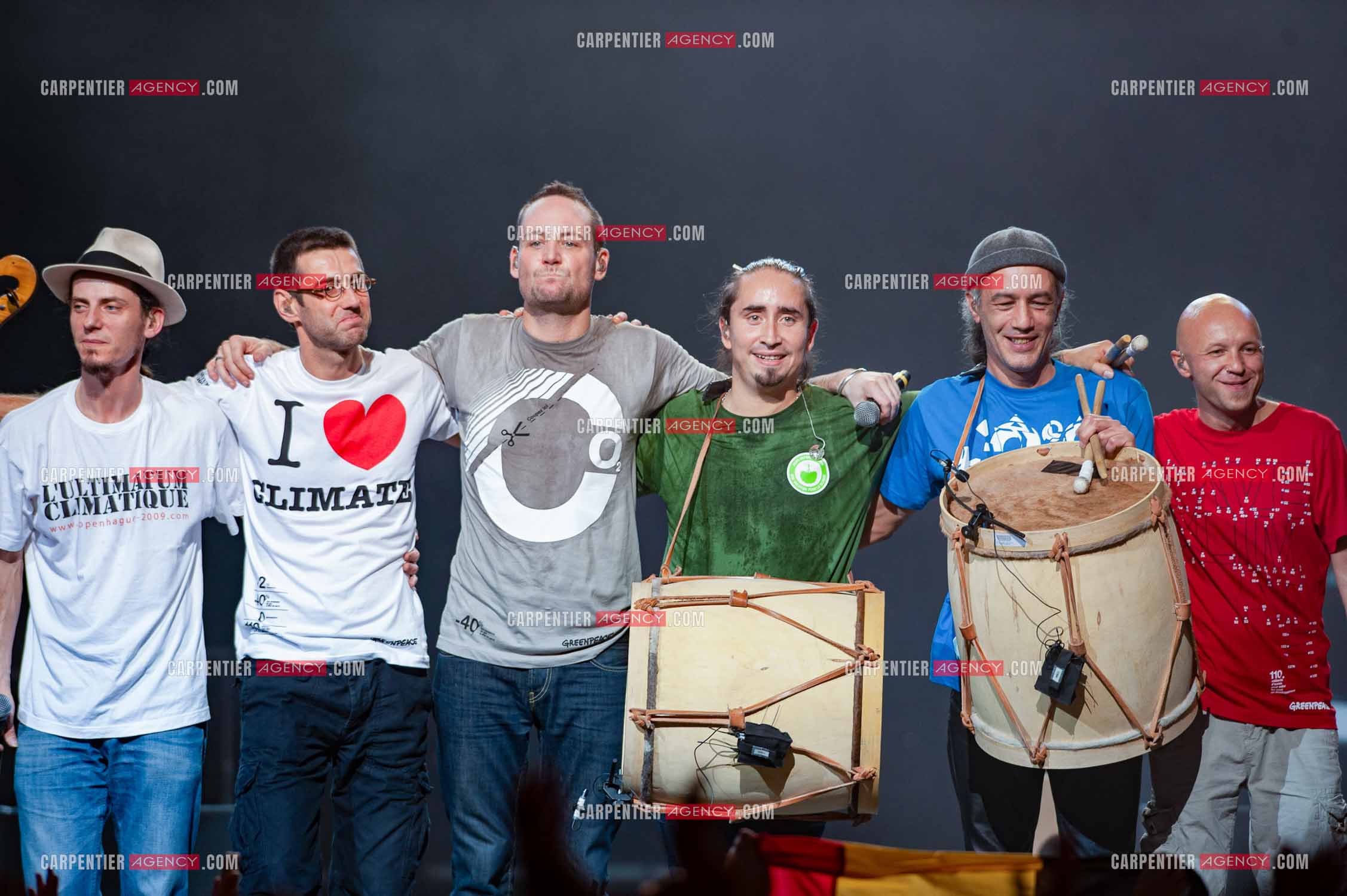 Grand concert au Zénith de Paris “ ULTIMATUM PLANETE ZÉNITH “ le 22 Nov 2009. Le groupe Tryo composé de:                                Cyril Célestin dit Guizmo,Christophe Mali, Daniel Bravo dit Danielito, Emmanuel Eveno dit Manu                        ( Exclusif )