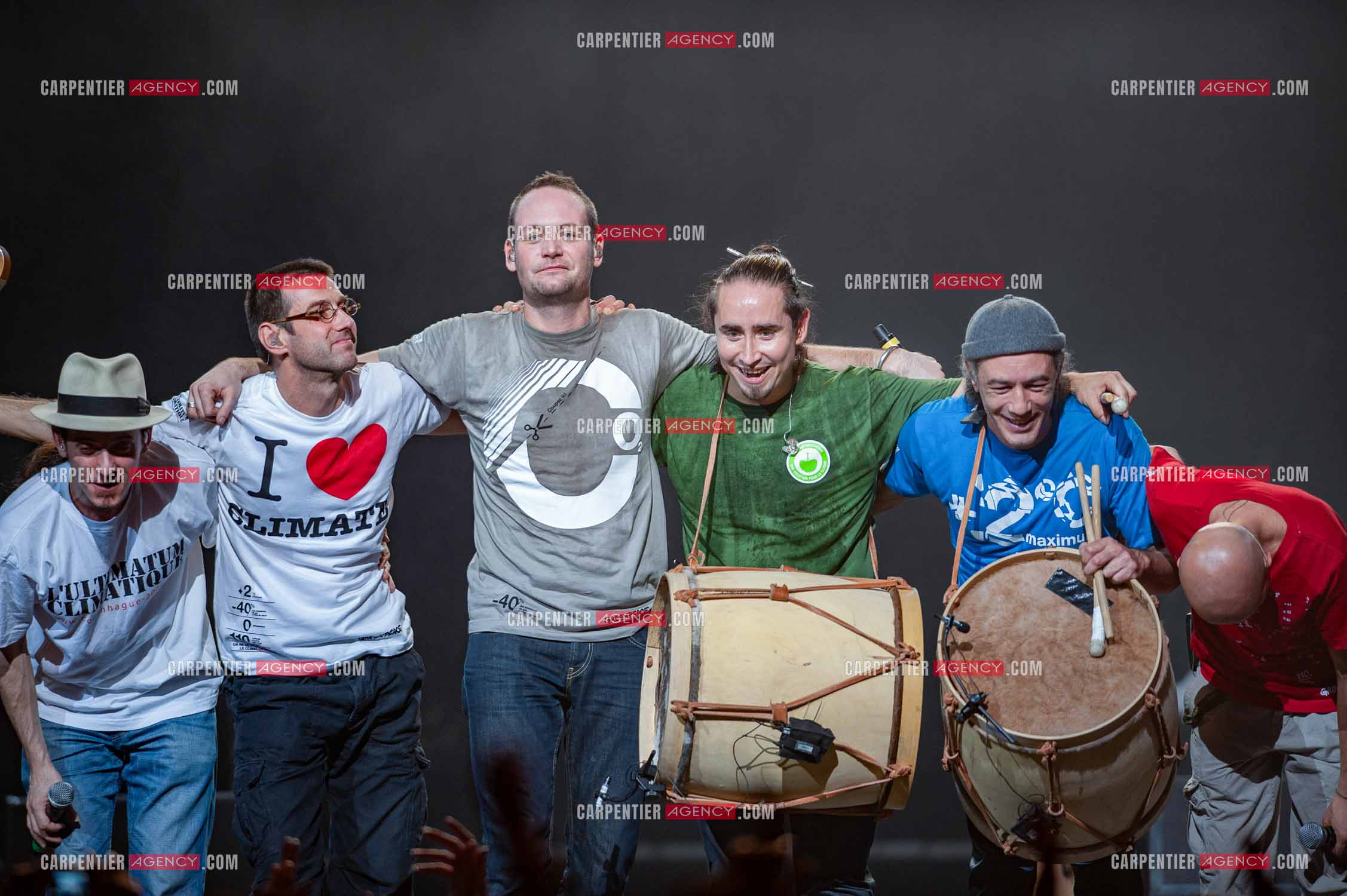 Grand concert au Zénith de Paris “ ULTIMATUM PLANETE ZÉNITH “ le 22 Nov 2009. Le groupe Tryo composé de:                                Cyril Célestin dit Guizmo,Christophe Mali, Daniel Bravo dit Danielito, Emmanuel Eveno dit Manu                        ( Exclusif )