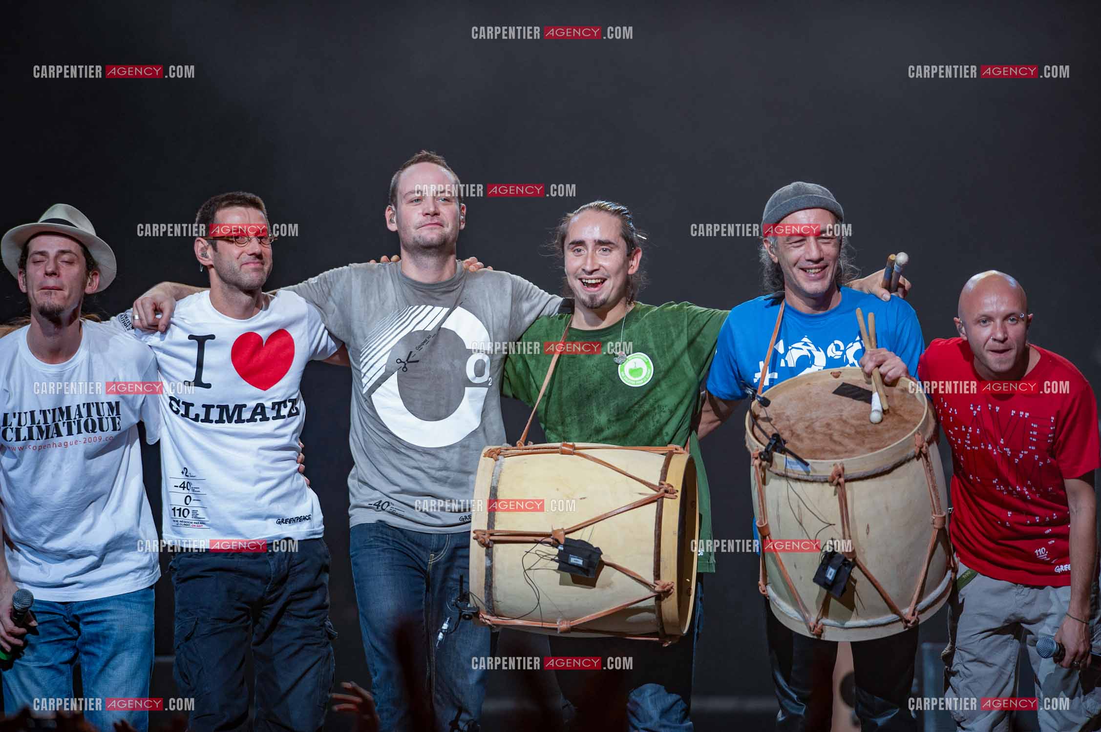 Grand concert au Zénith de Paris “ ULTIMATUM PLANETE ZÉNITH “ le 22 Nov 2009. Le groupe Tryo composé de:                                Cyril Célestin dit Guizmo,Christophe Mali, Daniel Bravo dit Danielito, Emmanuel Eveno dit Manu                        ( Exclusif )