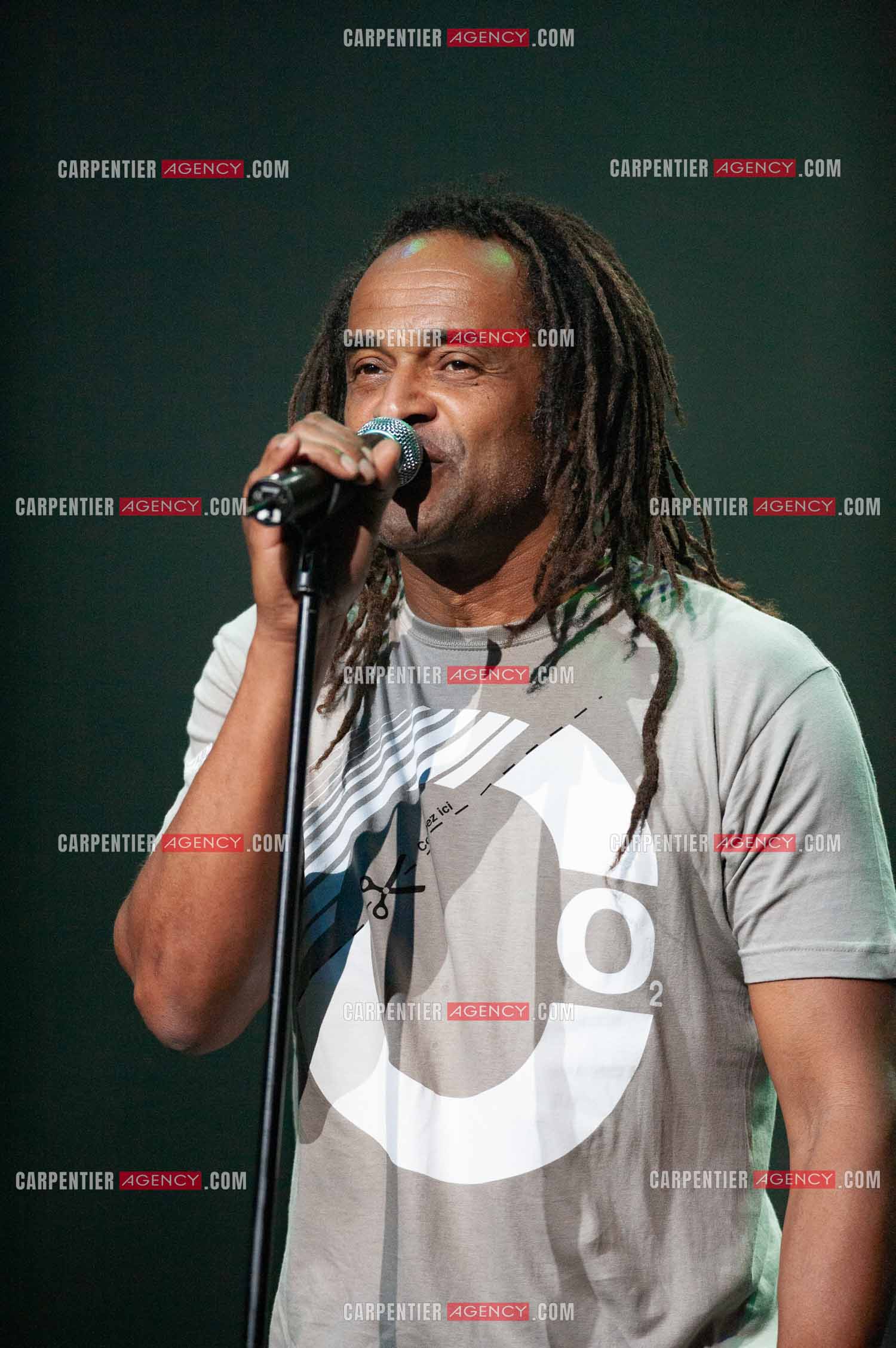 Grand concert au Zénith de Paris “ ULTIMATUM PLANETE ZÉNITH “ le 22 Nov 2009. Le chanteur Yannick Noah.                                    ( Exclusif )