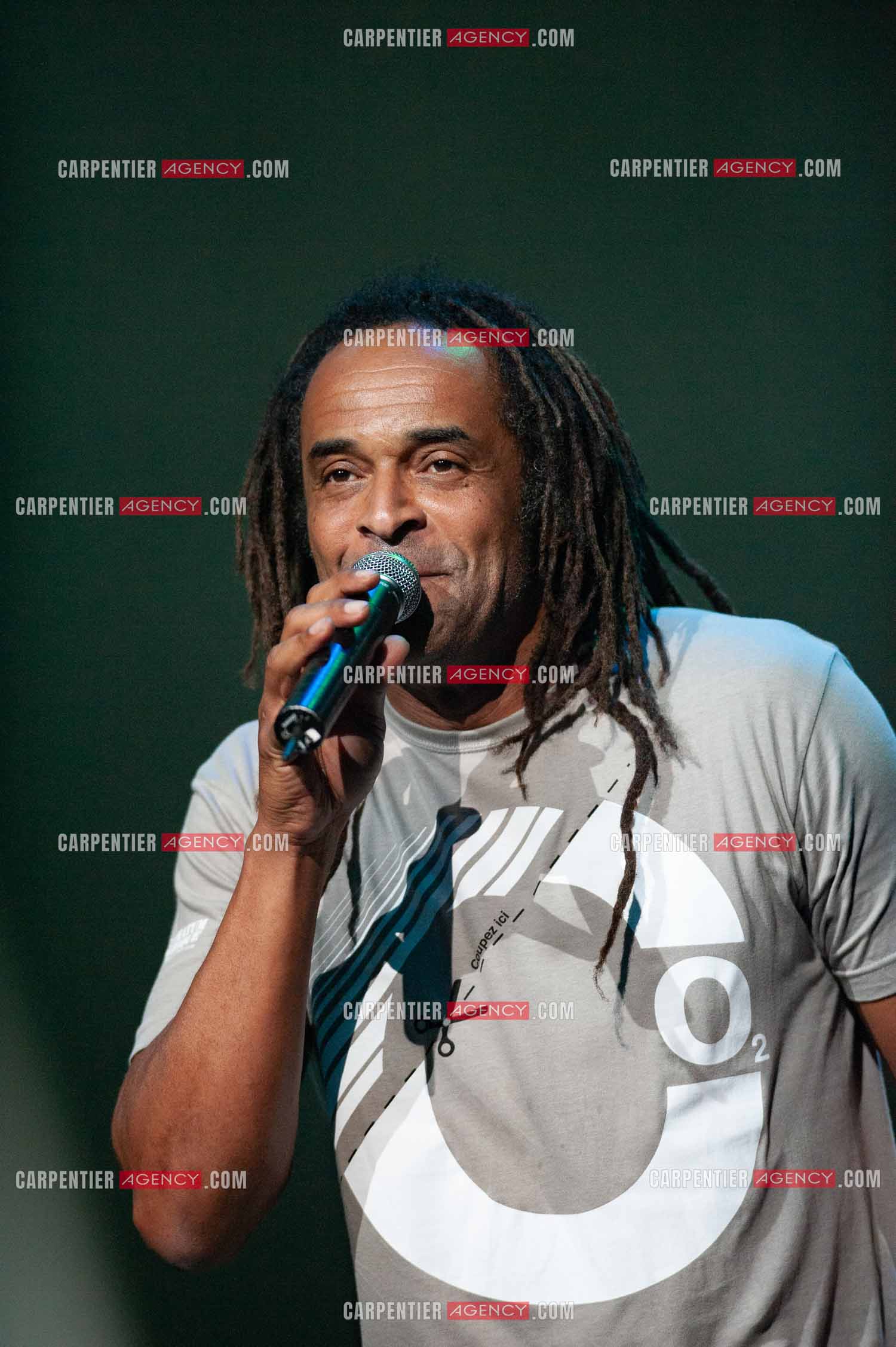 Grand concert au Zénith de Paris “ ULTIMATUM PLANETE ZÉNITH “ le 22 Nov 2009. Le chanteur Yannick Noah.                                    ( Exclusif )