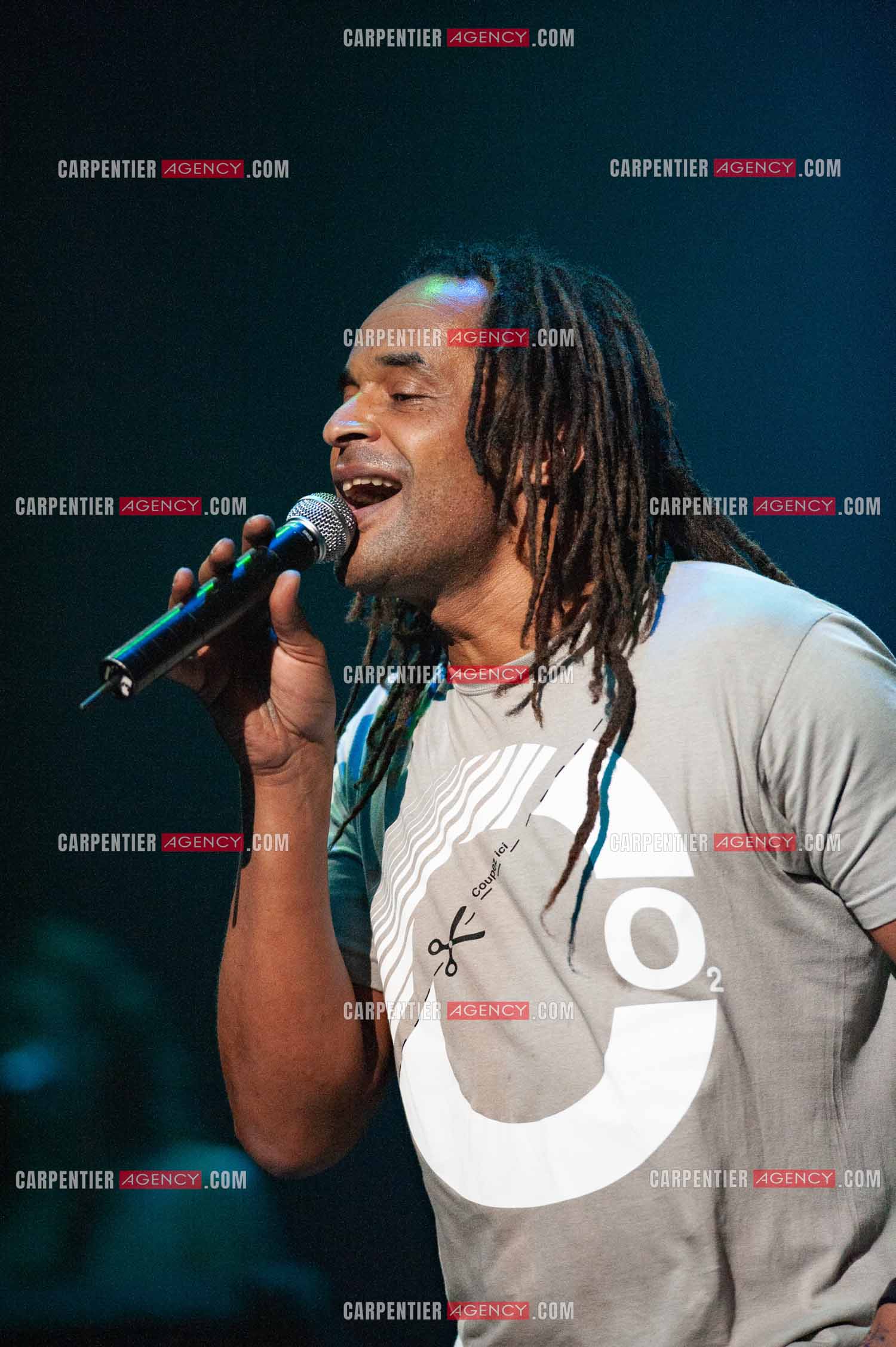 Grand concert au Zénith de Paris “ ULTIMATUM PLANETE ZÉNITH “ le 22 Nov 2009. Le chanteur Yannick Noah.                                    ( Exclusif )