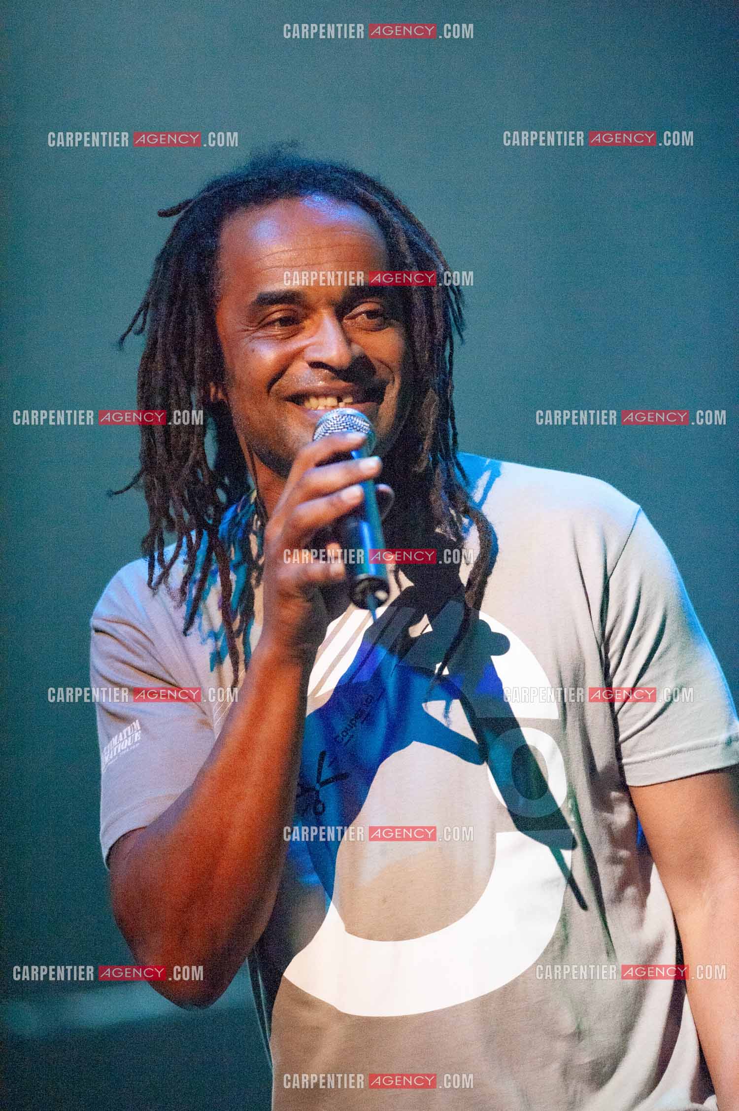 Grand concert au Zénith de Paris “ ULTIMATUM PLANETE ZÉNITH “ le 22 Nov 2009. Le chanteur Yannick Noah.                                    ( Exclusif )