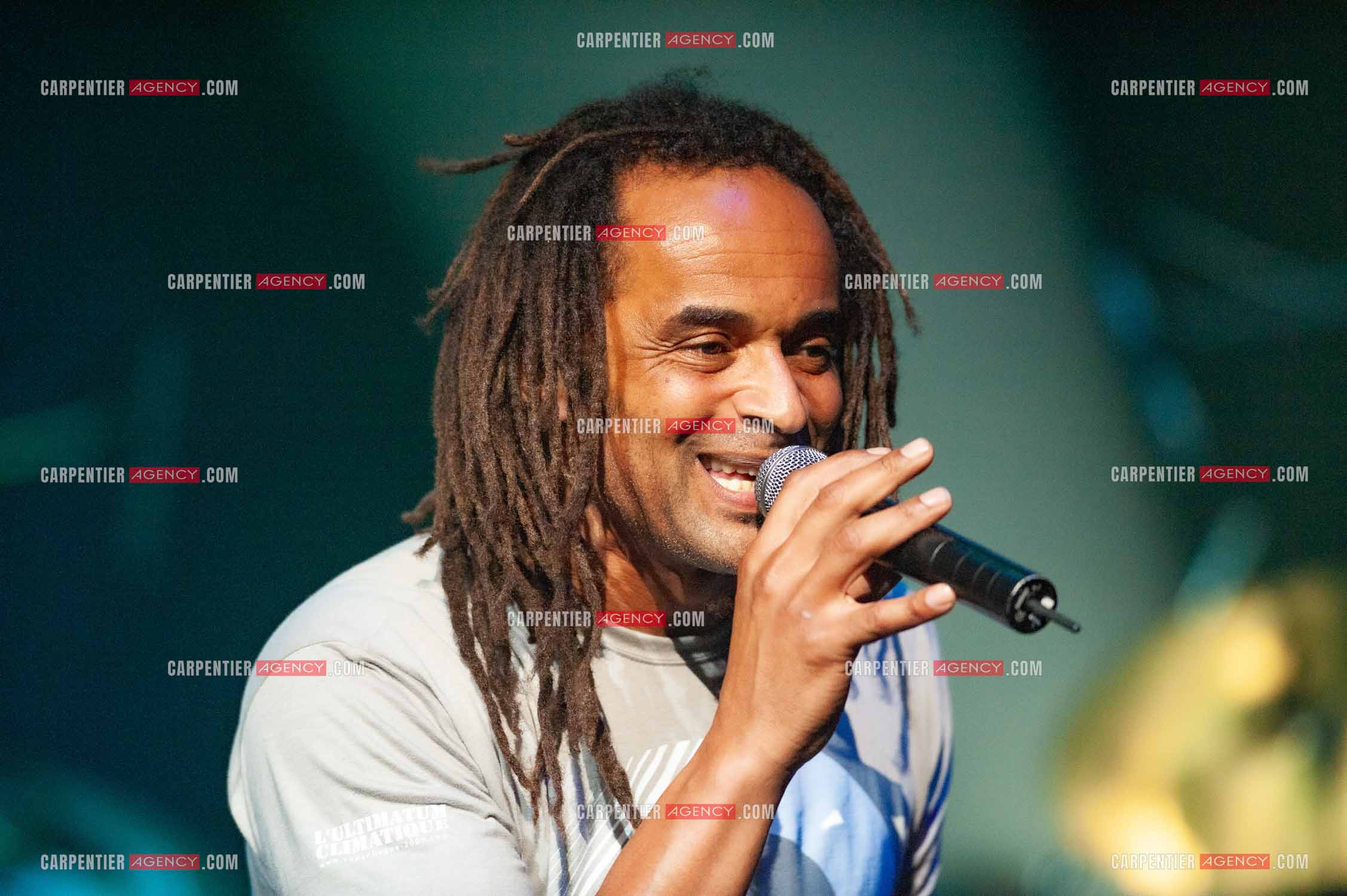 Grand concert au Zénith de Paris “ ULTIMATUM PLANETE ZÉNITH “ le 22 Nov 2009. Le chanteur Yannick Noah.                                    ( Exclusif )