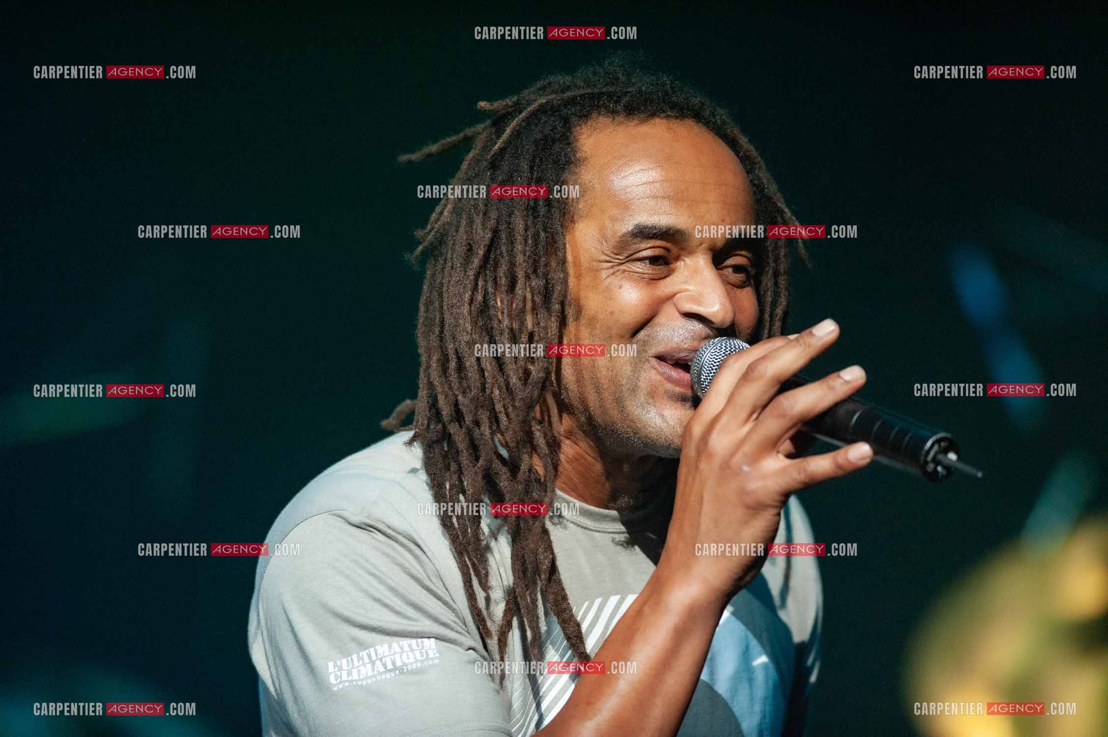 Grand concert au Zénith de Paris “ ULTIMATUM PLANETE ZÉNITH “ le 22 Nov 2009. Le chanteur Yannick Noah.                                    ( Exclusif )