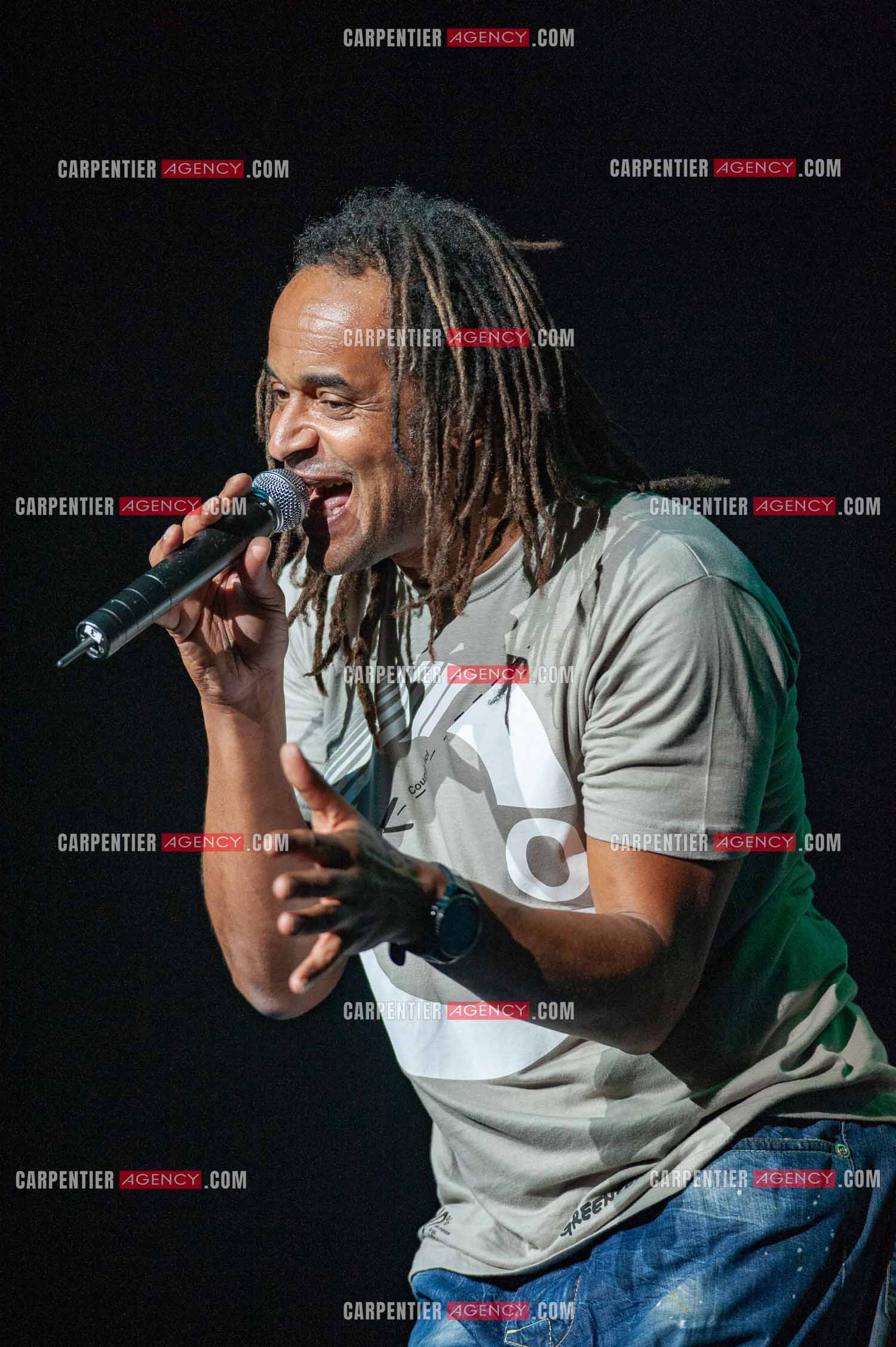 Grand concert au Zénith de Paris “ ULTIMATUM PLANETE ZÉNITH “ le 22 Nov 2009. Le chanteur Yannick Noah.                                    ( Exclusif )