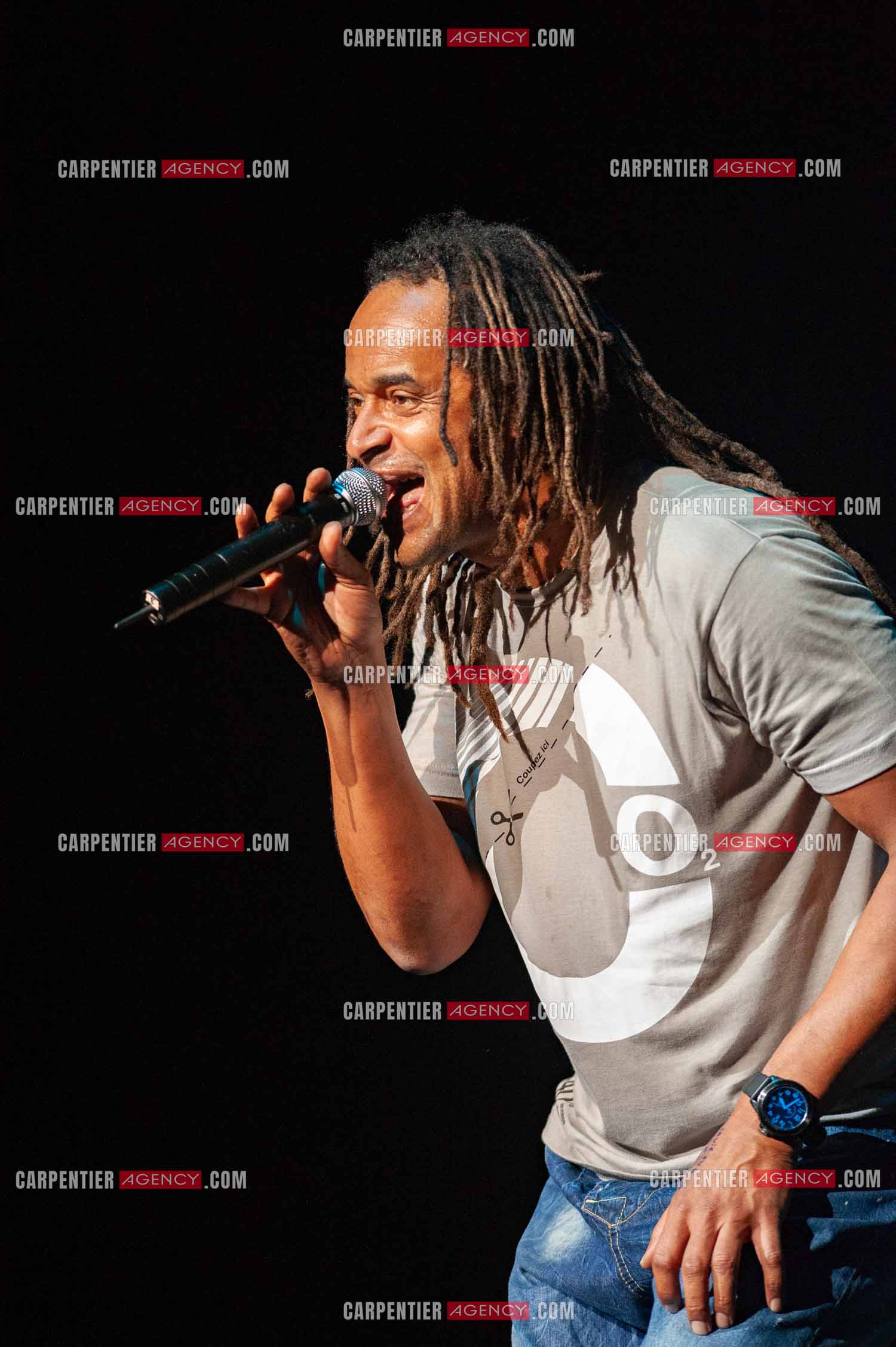 Grand concert au Zénith de Paris “ ULTIMATUM PLANETE ZÉNITH “ le 22 Nov 2009. Le chanteur Yannick Noah.                                    ( Exclusif )