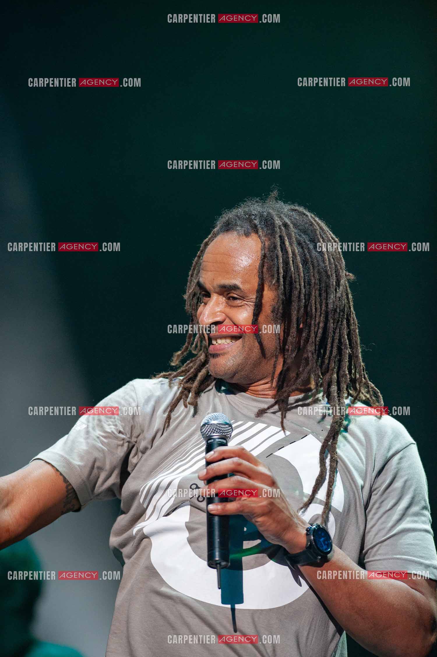 Grand concert au Zénith de Paris “ ULTIMATUM PLANETE ZÉNITH “ le 22 Nov 2009. Le chanteur Yannick Noah.                                    ( Exclusif )