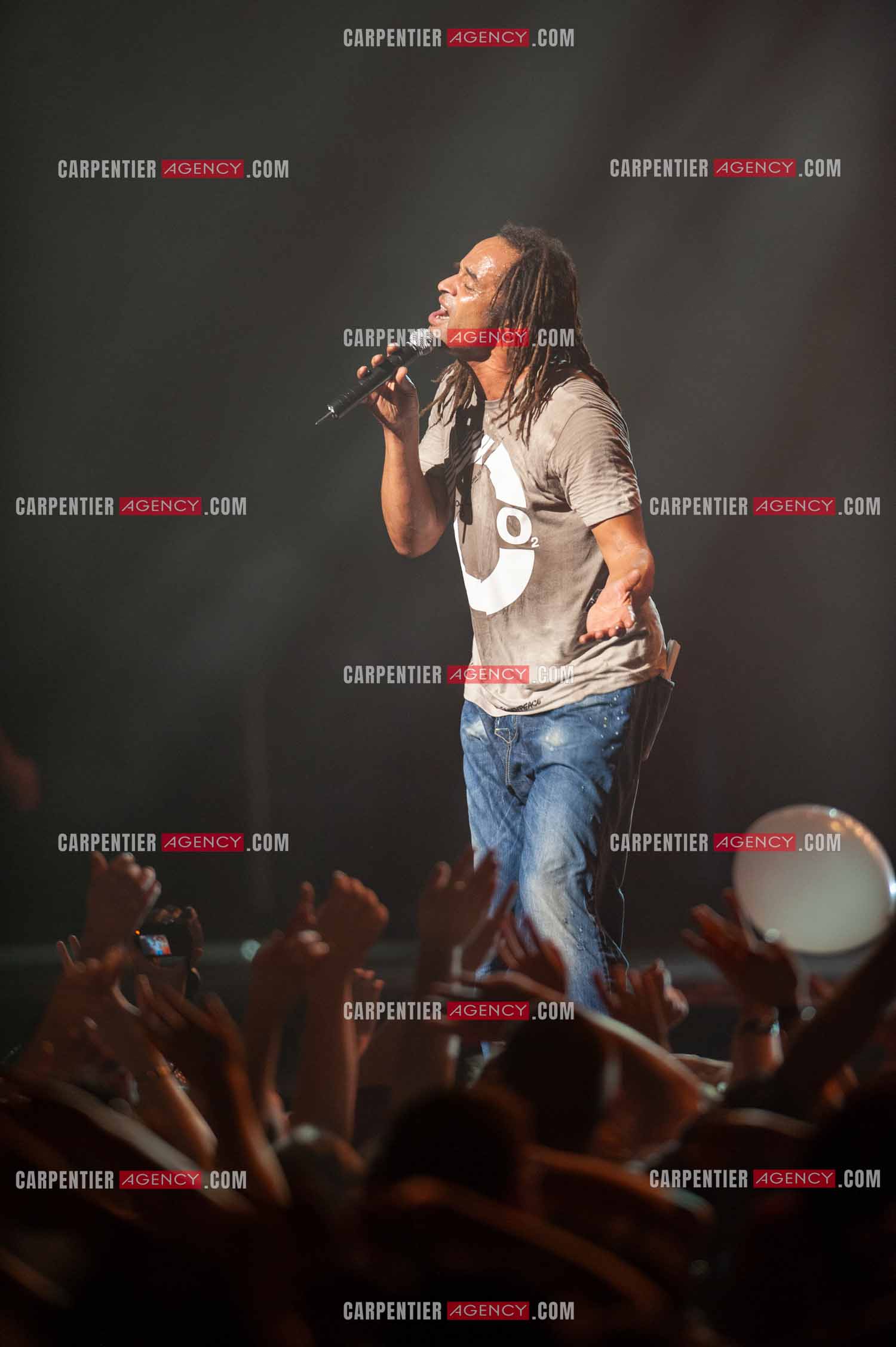 Grand concert au Zénith de Paris “ ULTIMATUM PLANETE ZÉNITH “ le 22 Nov 2009. Le chanteur Yannick Noah.                                    ( Exclusif )