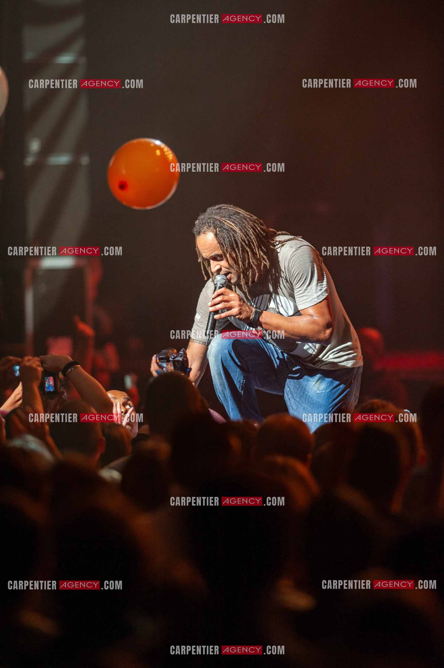 Grand concert au Zénith de Paris “ ULTIMATUM PLANETE ZÉNITH “ le 22 Nov 2009. Le chanteur Yannick Noah.                                    ( Exclusif )