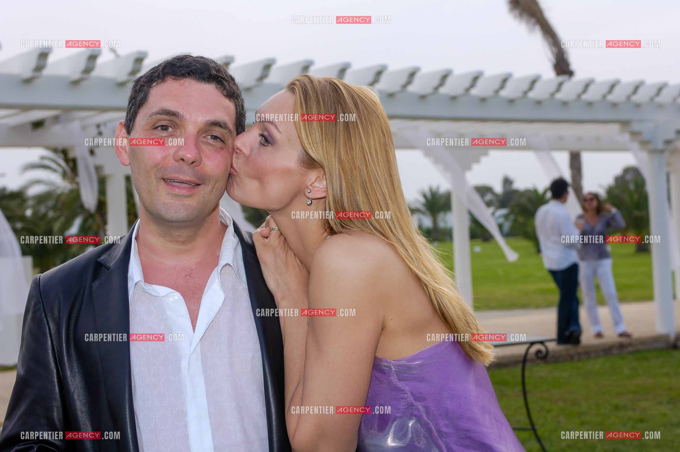 La star pornographique Zara Whites et le journaliste Thierry Moreau lors du Trophémina de Djerba. ( Exclusif )