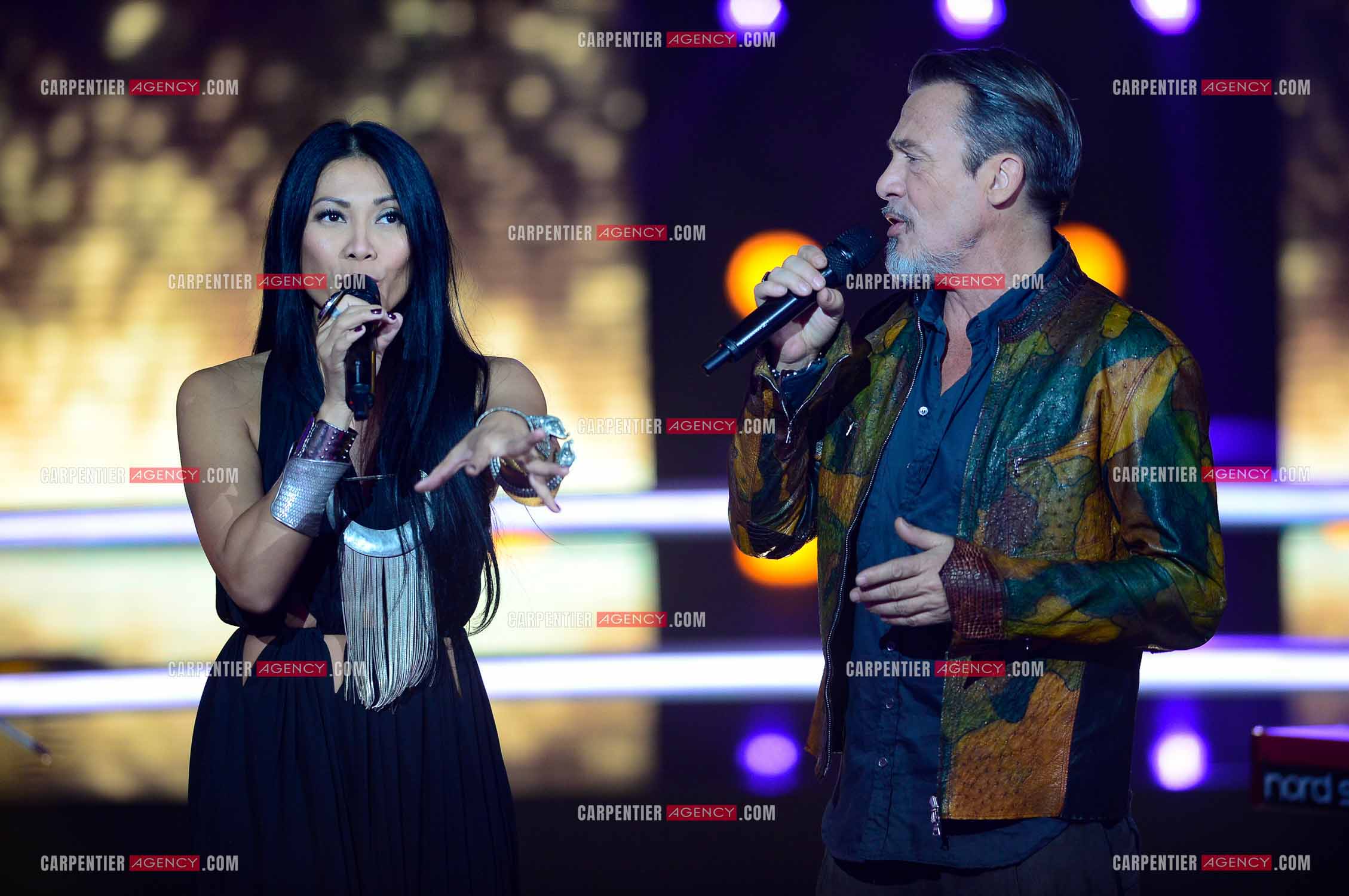 Saison 5 de l'émission The Voice en 2016. La chanteuse Anggun invitée de l'émission pour un duo avec le coach Florent Pagny.     ( Exclusif )