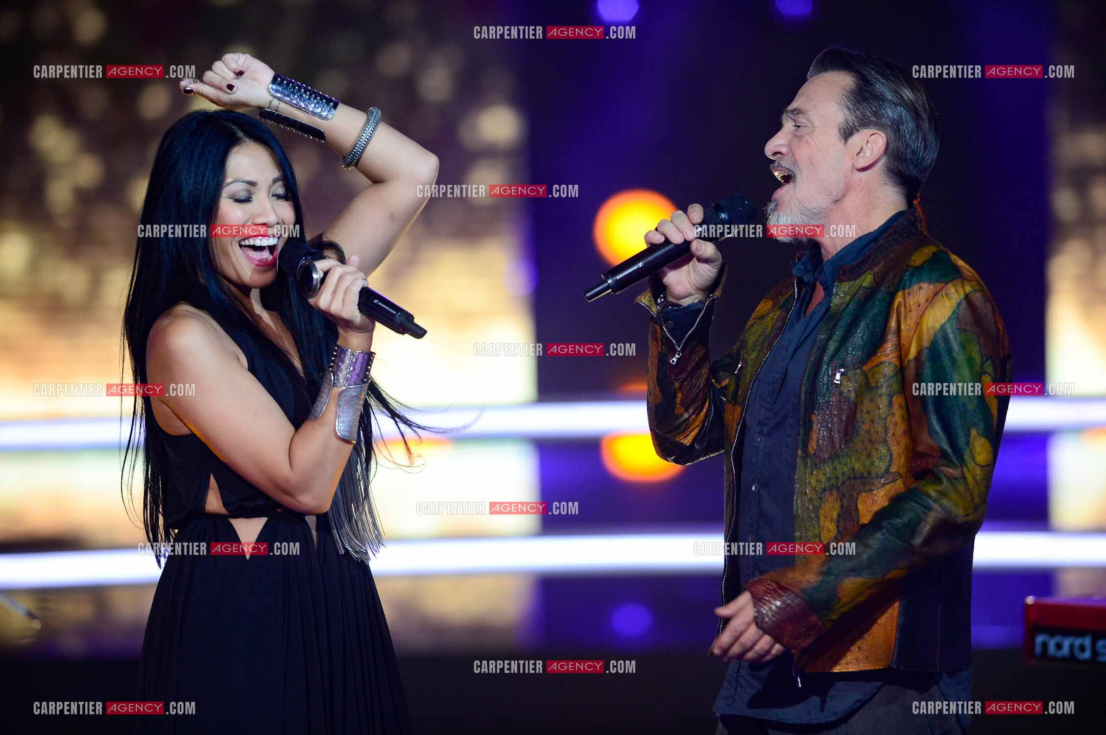 Saison 5 de l'émission The Voice en 2016. La chanteuse Anggun invitée de l'émission pour un duo avec le coach Florent Pagny.     ( Exclusif )