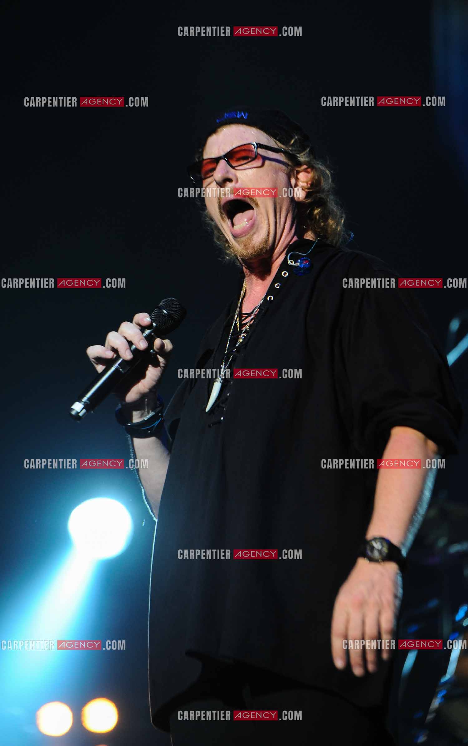 Le groupe Toto en concert au Zénith de Paris. Le chanteur du groupe, Joe Williams. ( Exclusif )