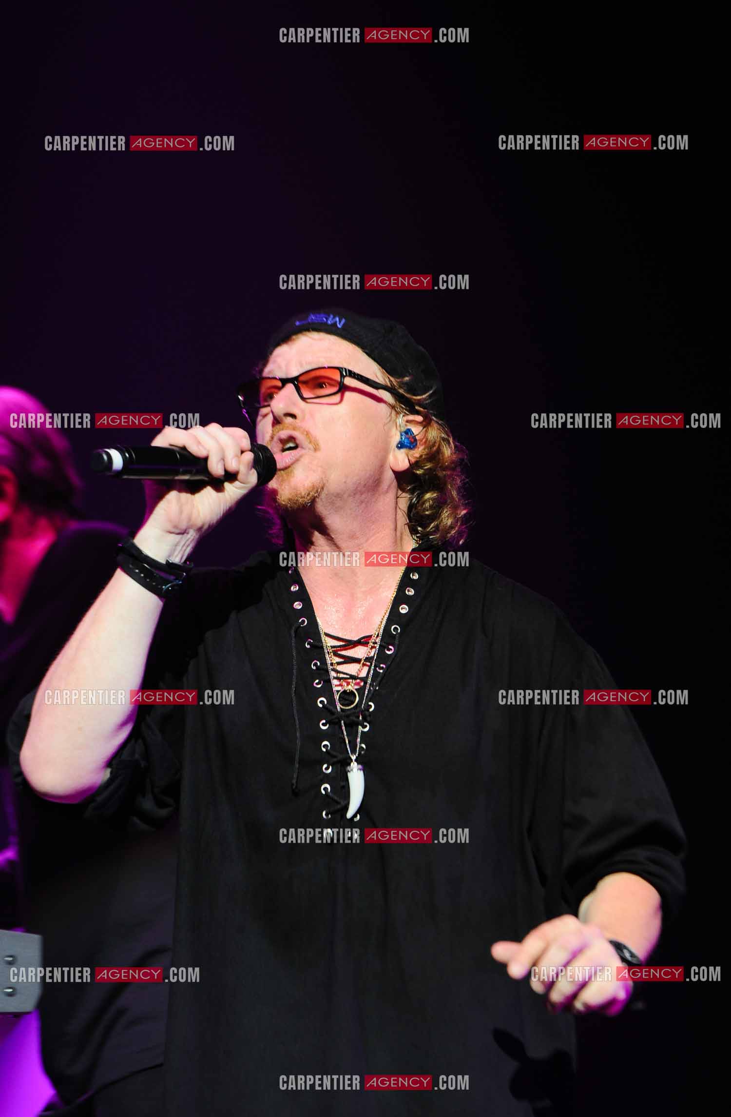 Le groupe Toto en concert au Zénith de Paris. Le chanteur du groupe, Joe Williams. ( Exclusif )