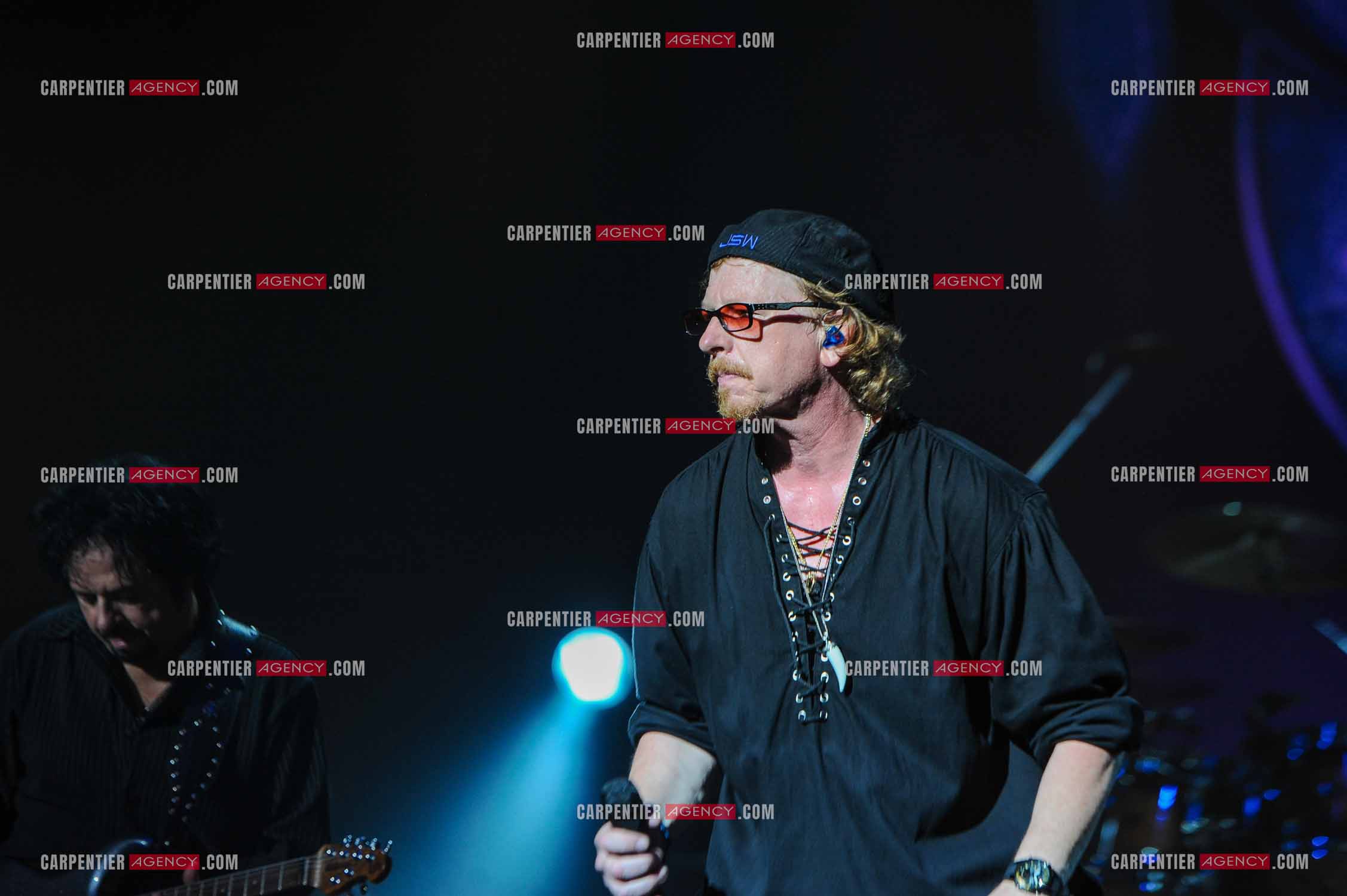 Le groupe Toto en concert au Zénith de Paris. Le chanteur du groupe, Joe Williams. ( Exclusif )