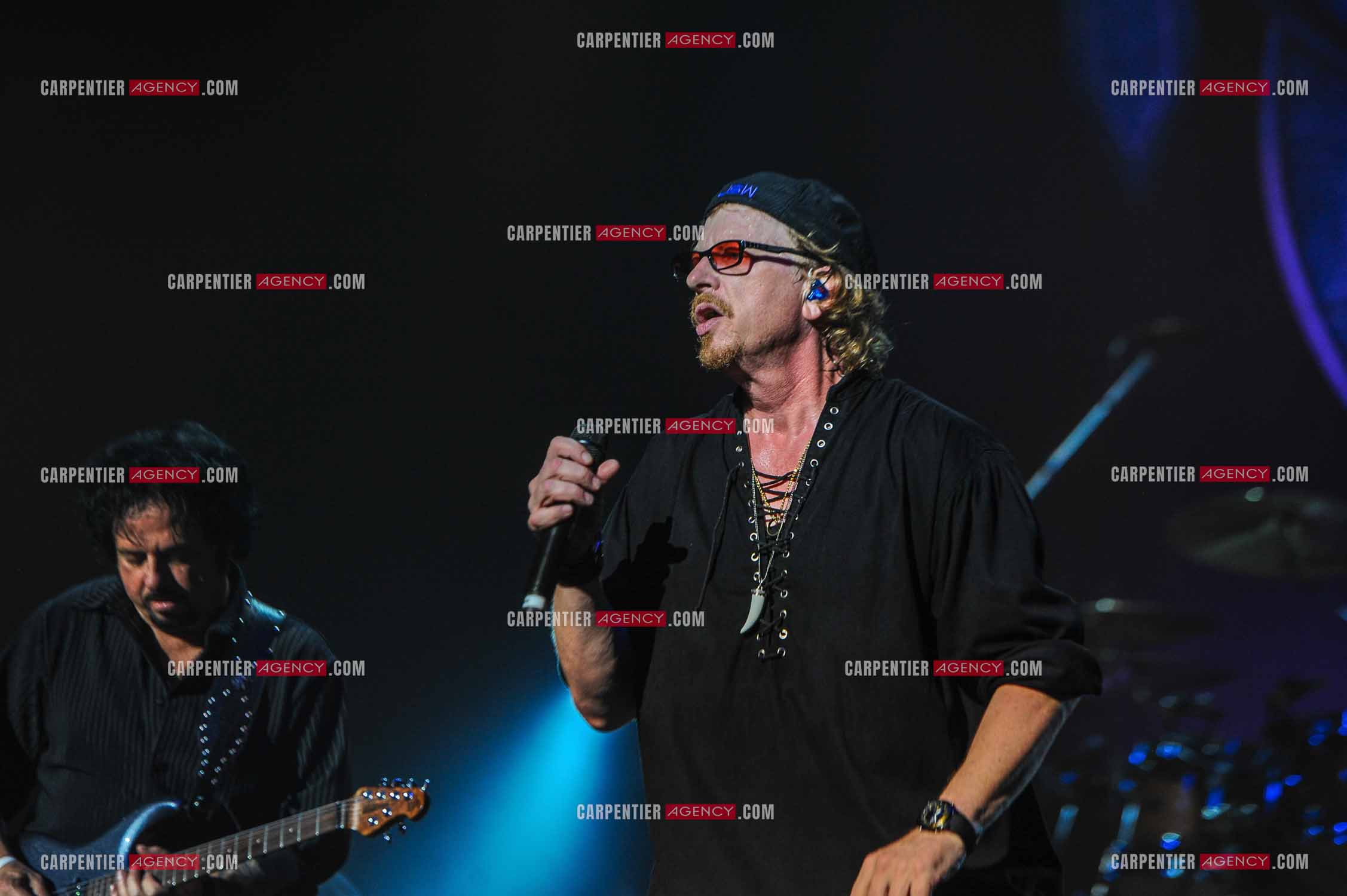 Le groupe Toto en concert au Zénith de Paris. Le chanteur du groupe, Joe Williams. ( Exclusif )